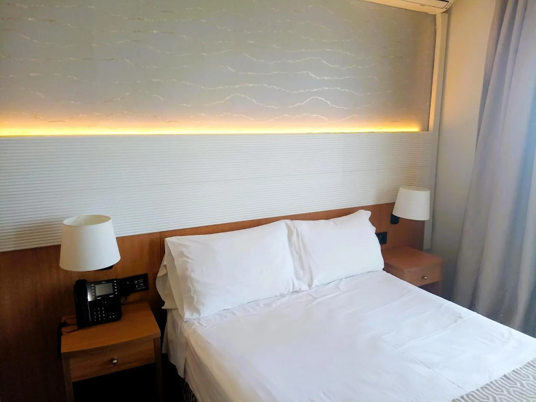 Single Room with Balcony in Hotel Santa Rosa Single Room with Balcony in Hotel Santa Rosa