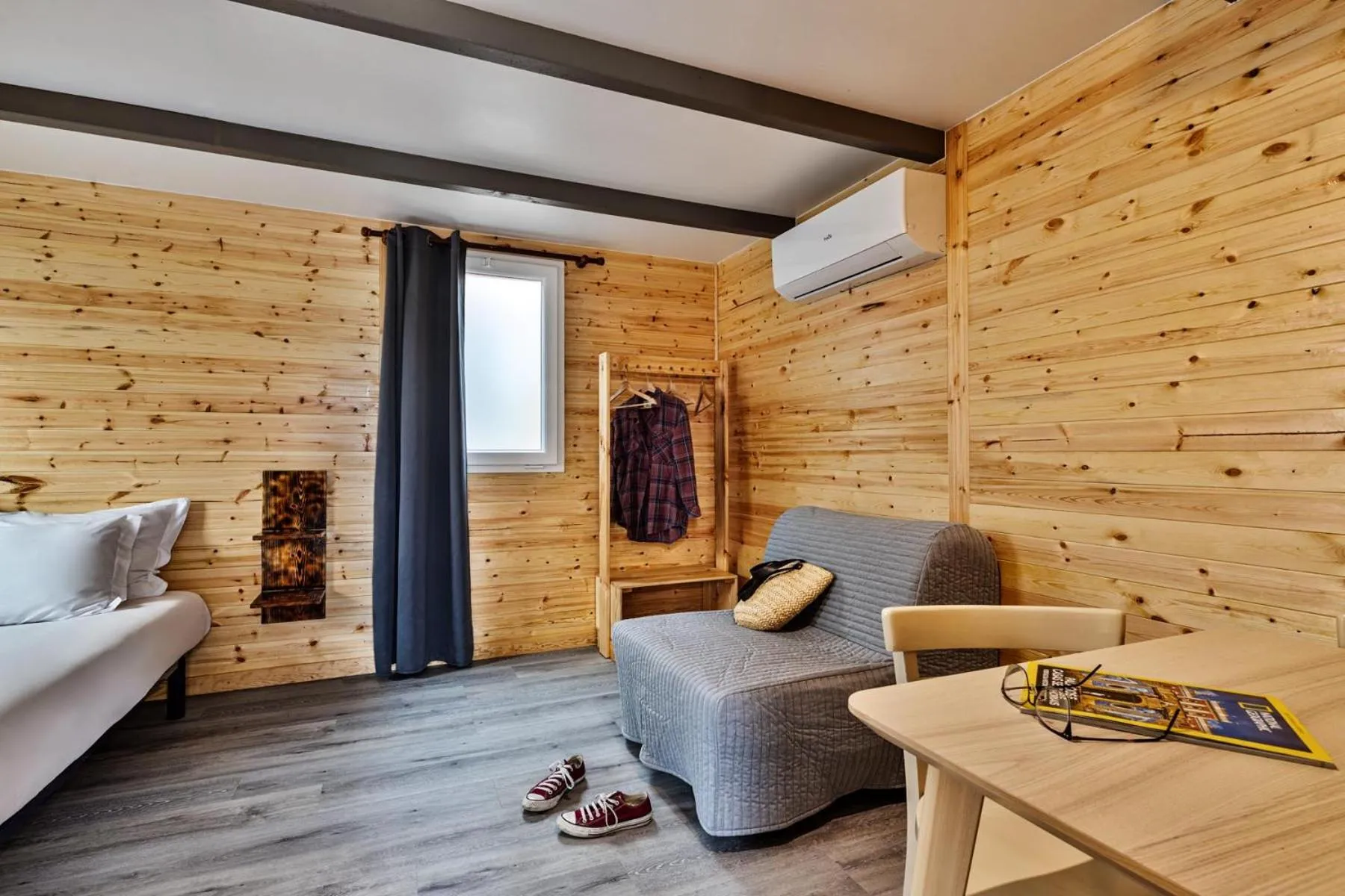 Living room, Bed in PenichePraia - Bungalows, Campers & SPA