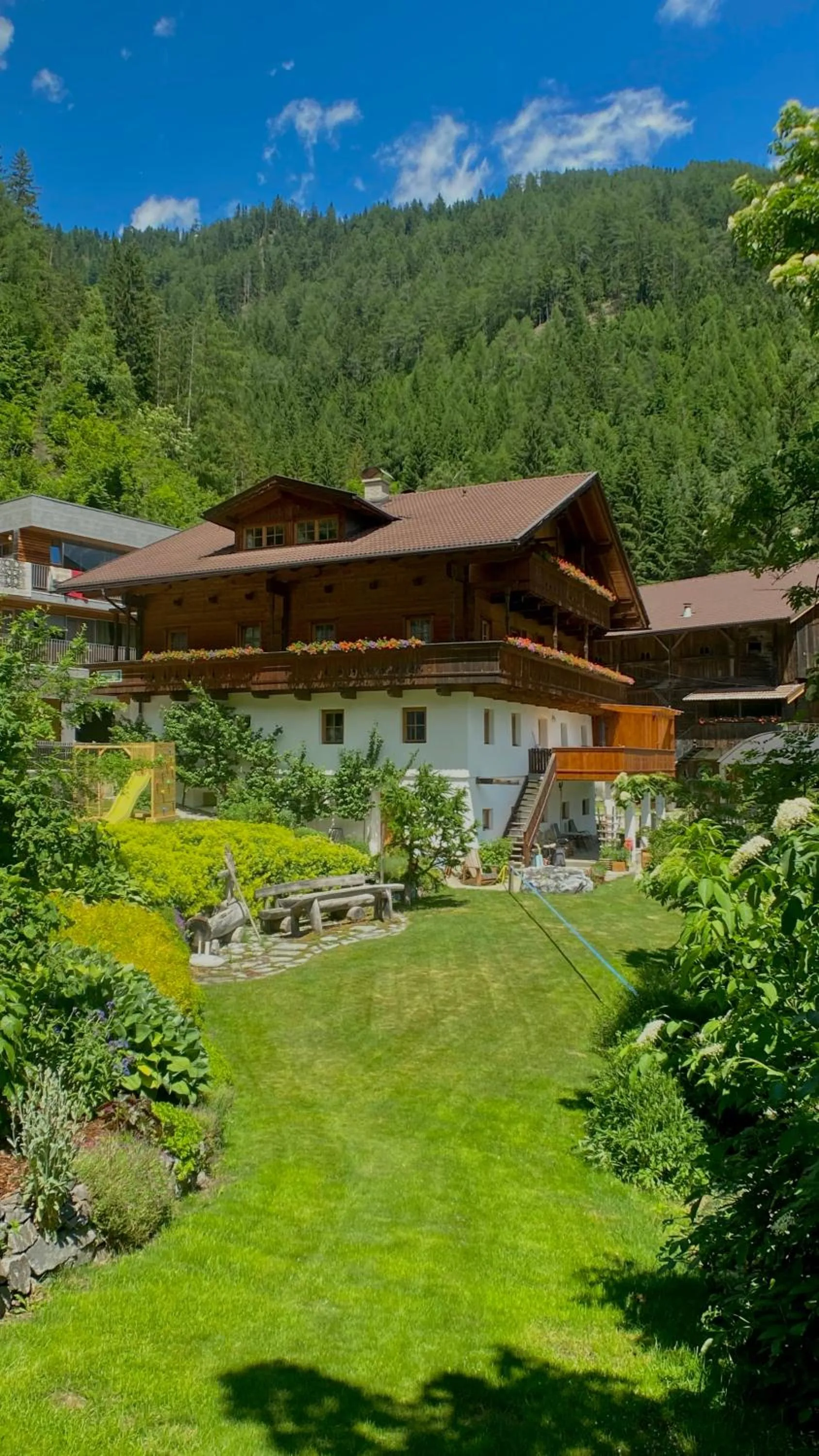 Property building in Ruggenthalerhof