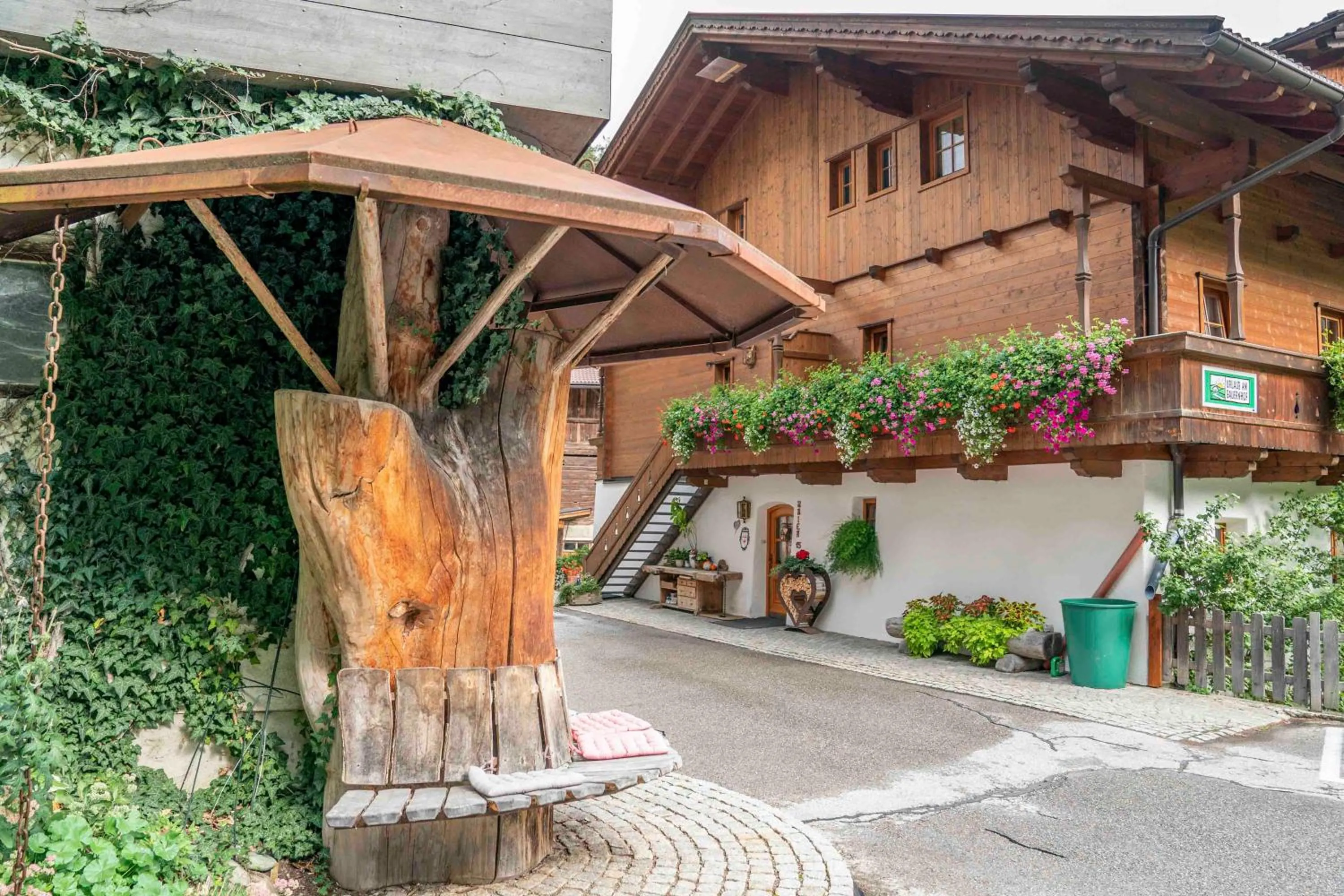 Property building in Ruggenthalerhof