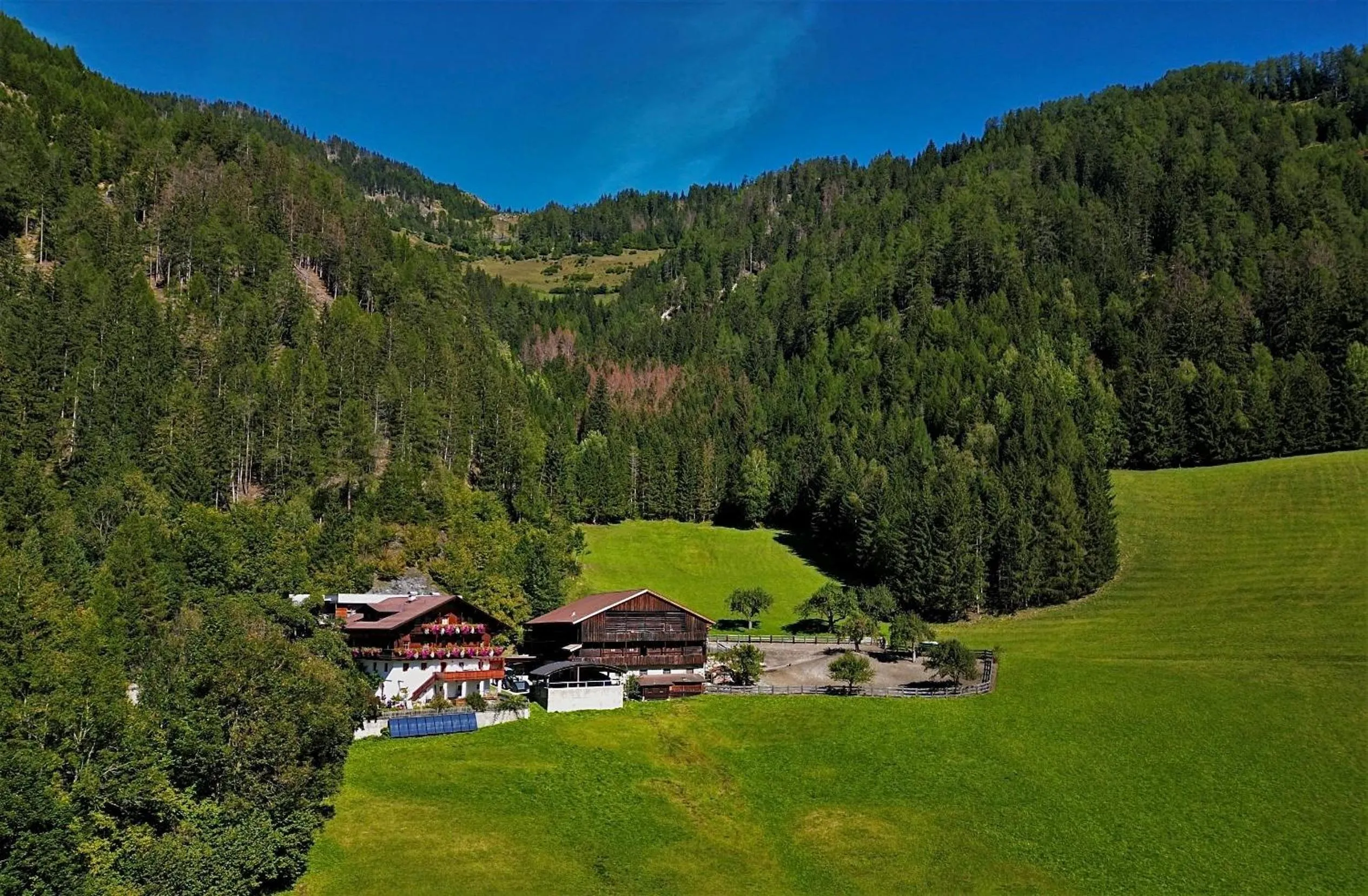 Property building in Ruggenthalerhof