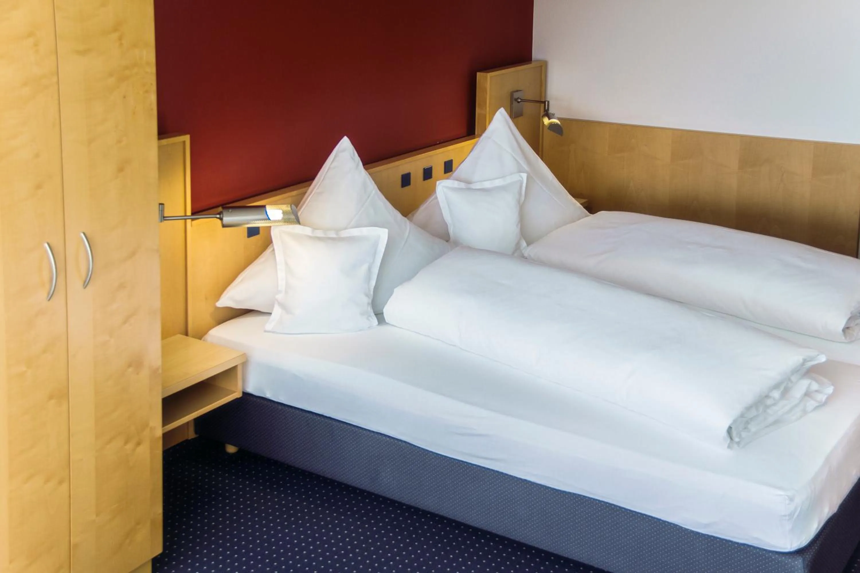 Bed in Stausee-Hotel