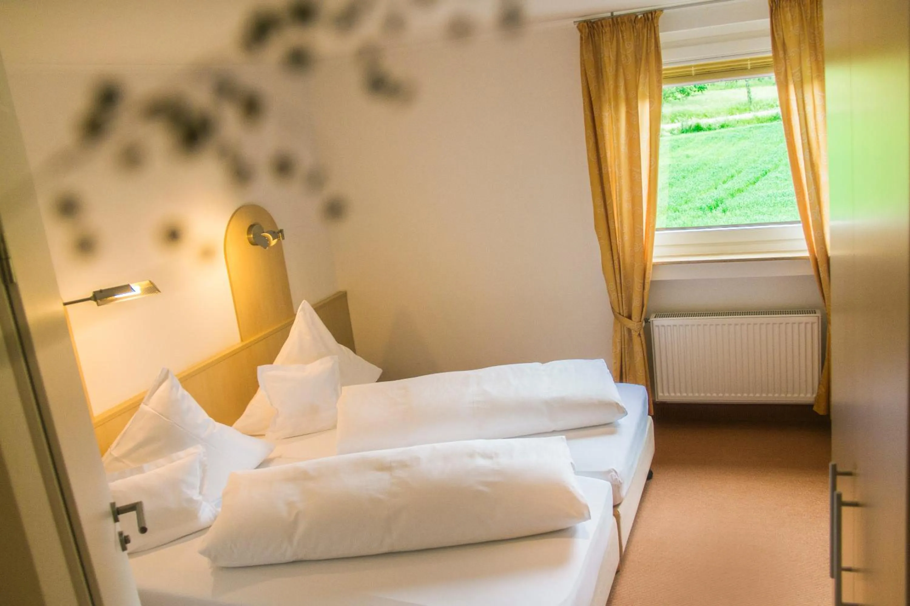 Photo of the whole room, Bed in Stausee-Hotel