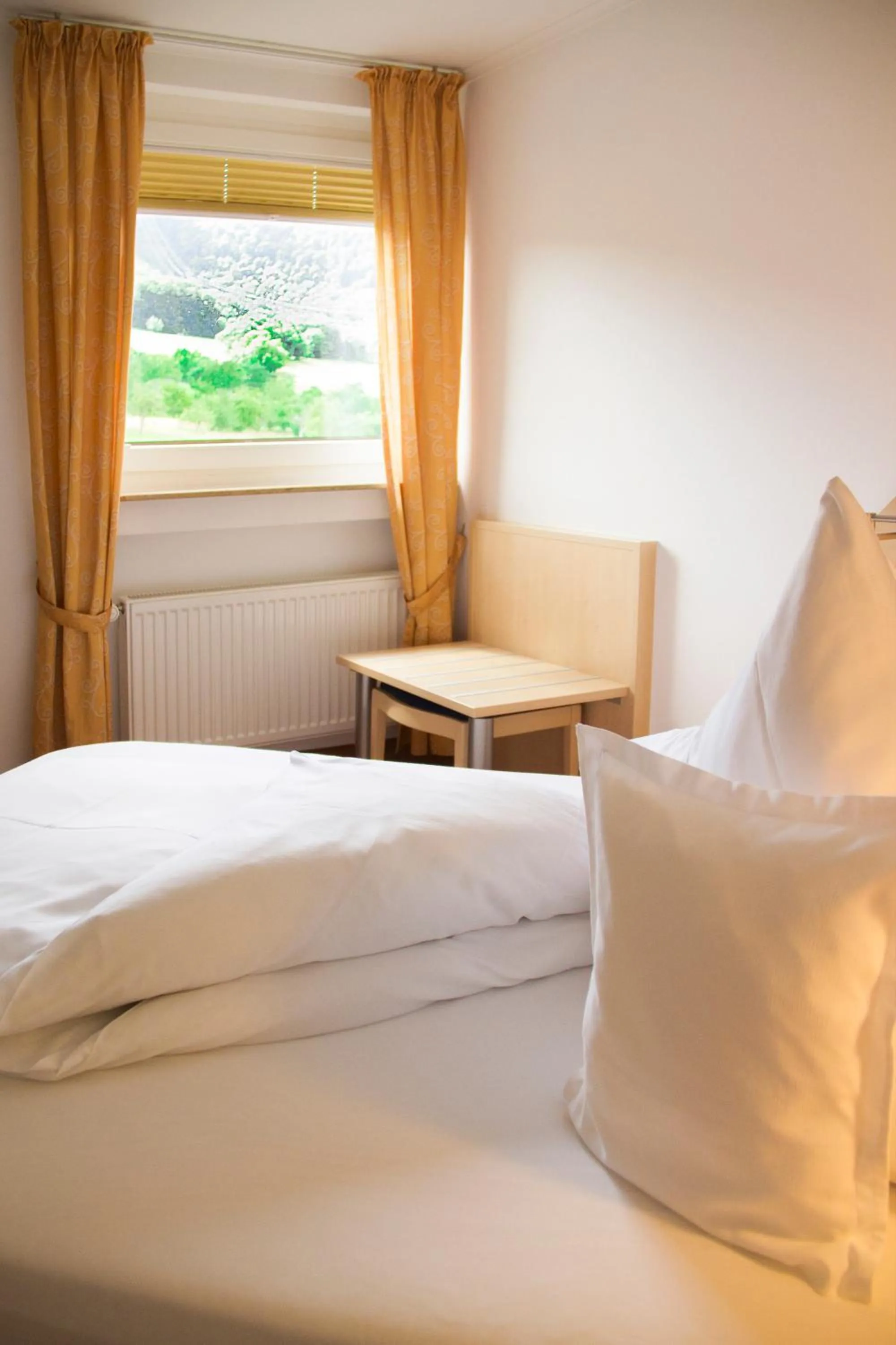 Bed in Stausee-Hotel