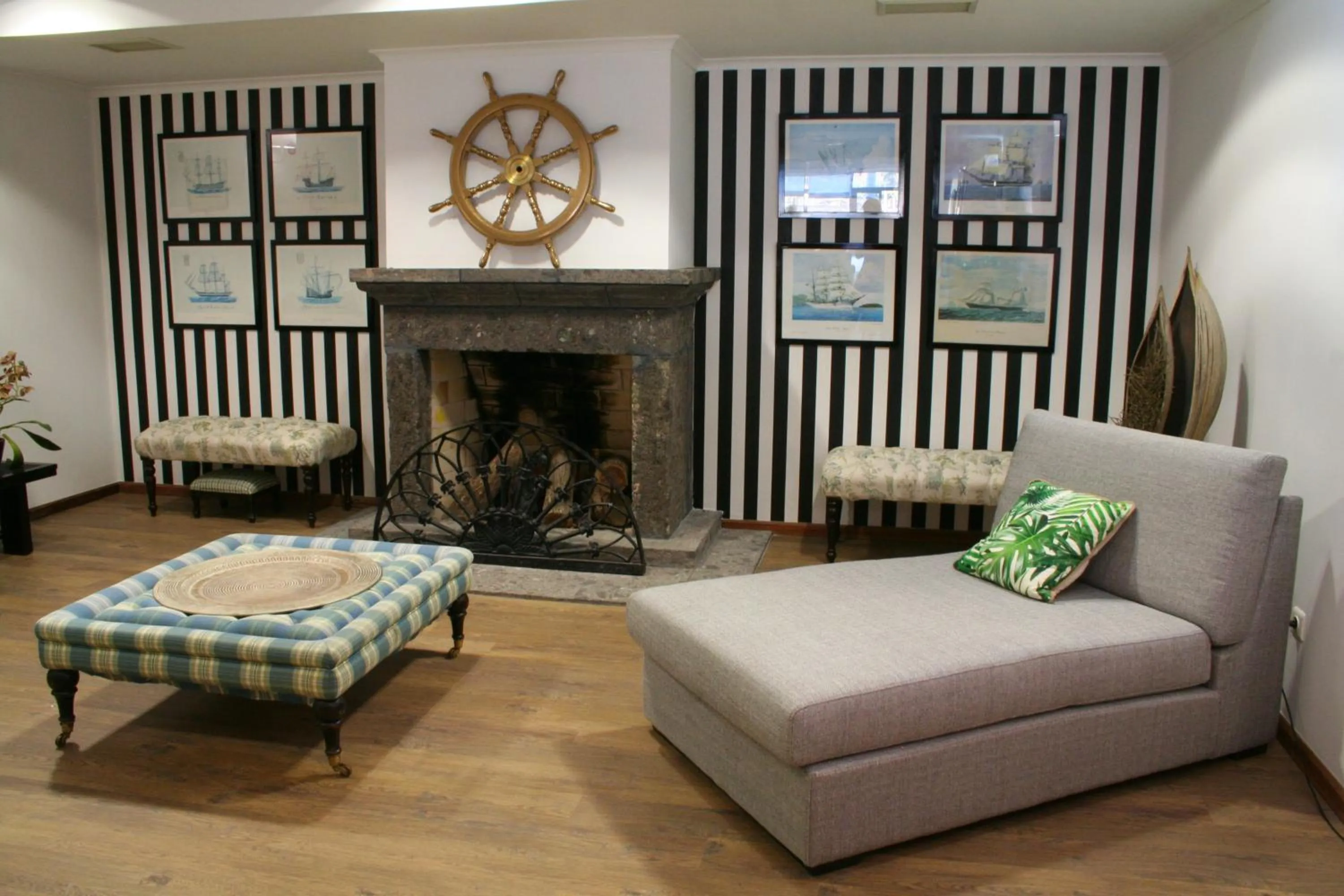 Communal lounge/ TV room in Vinha da Areia Beach Hotel