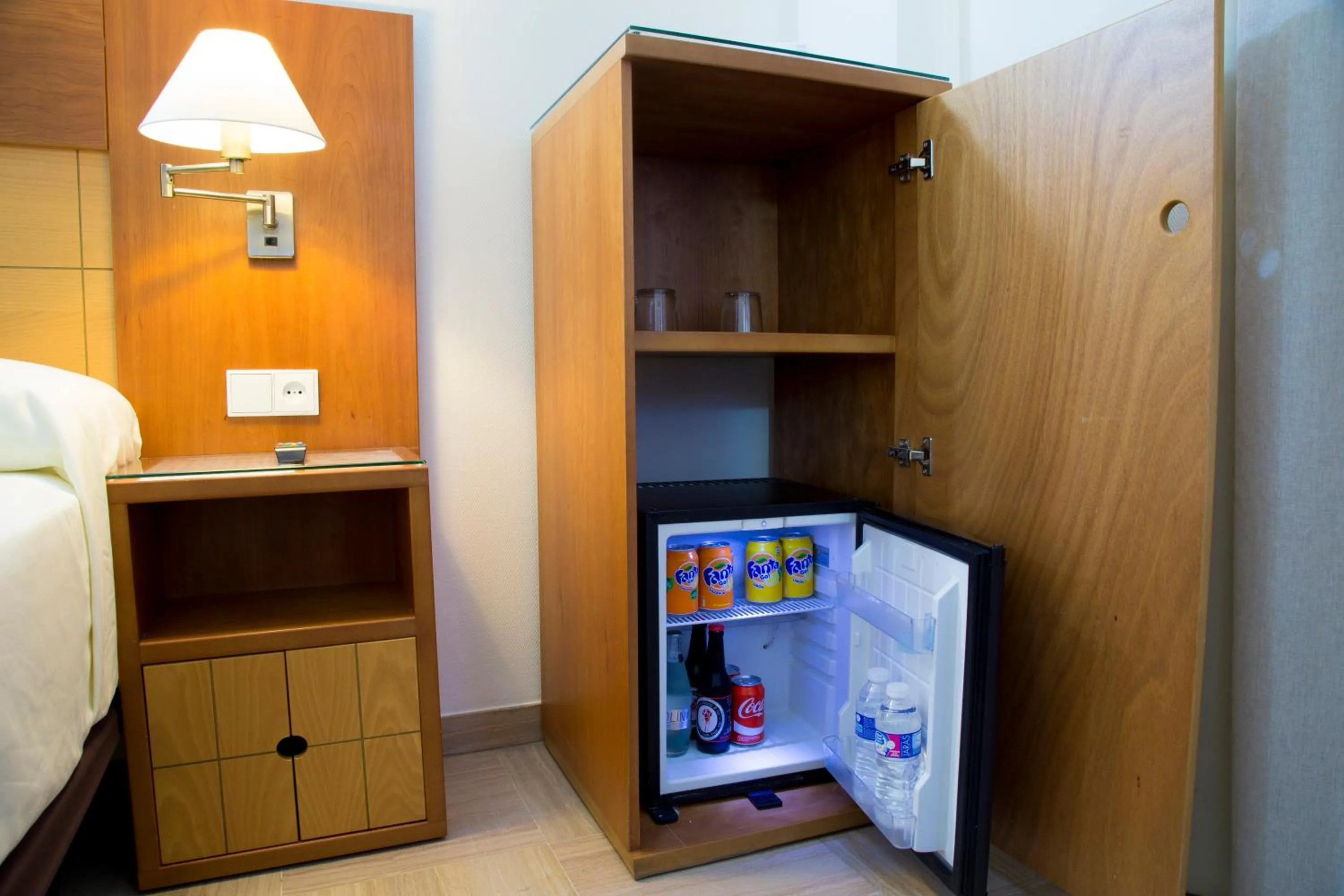 Food and drinks, Bed in Hotel Córdoba Centro