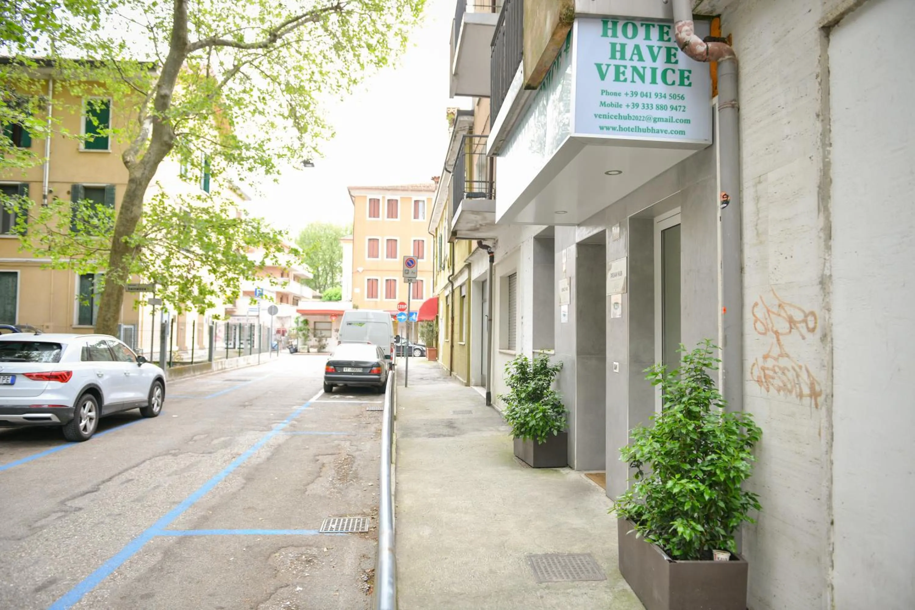 Property building in Vacation Venice Rooms