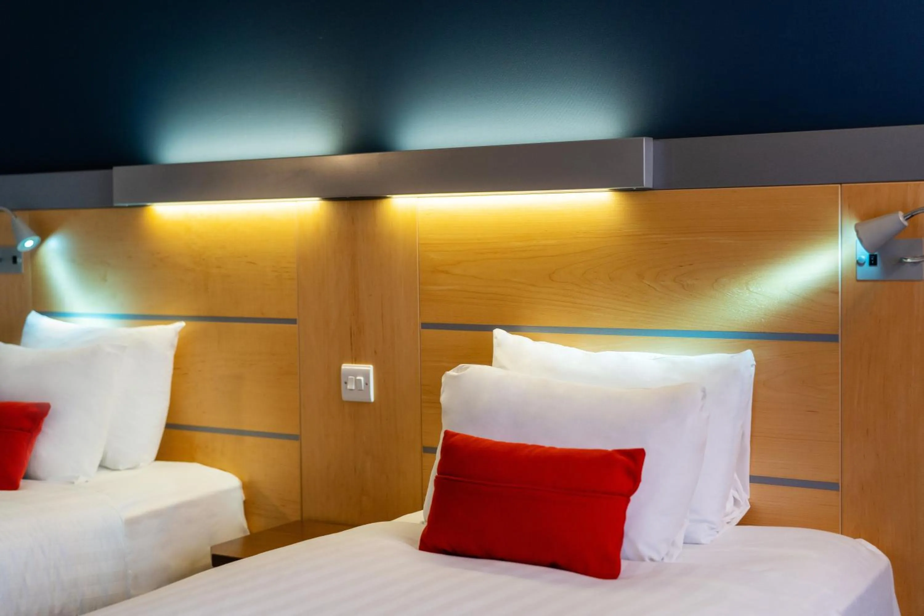 TV and multimedia, Bed in Holiday Inn Express Dundee by IHG