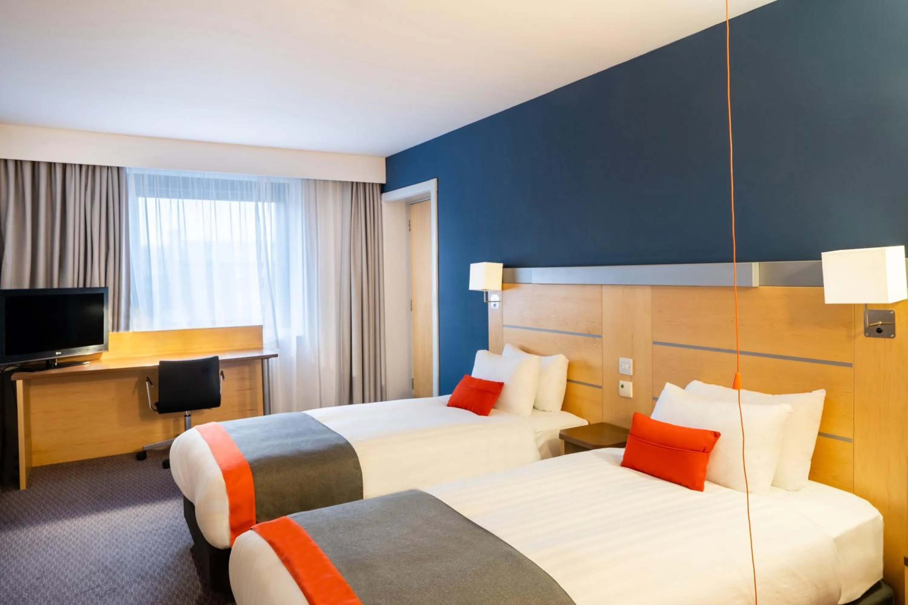 Photo of the whole room, Bed in Holiday Inn Express Dundee by IHG