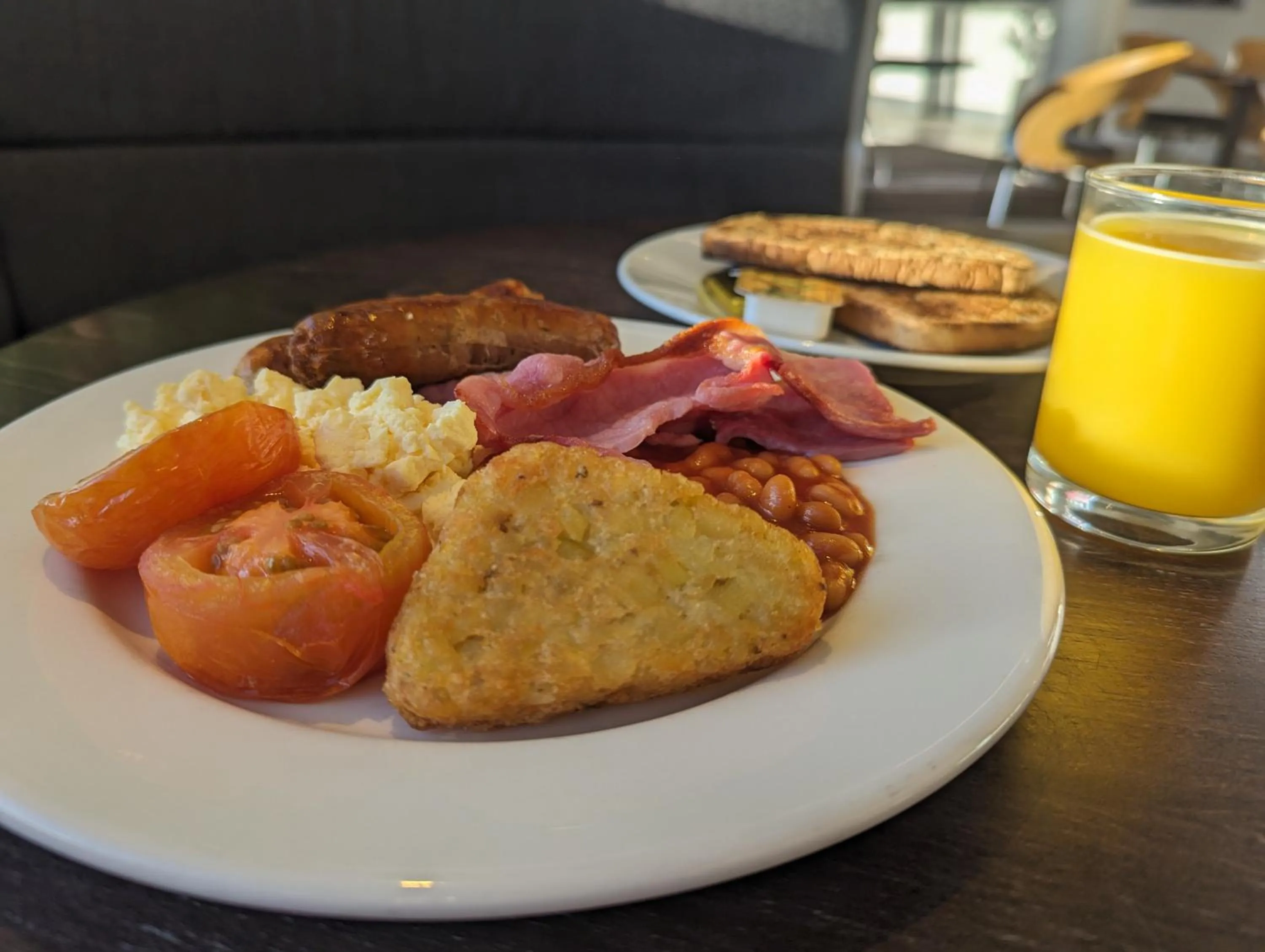 Breakfast in Holiday Inn Express Dundee by IHG