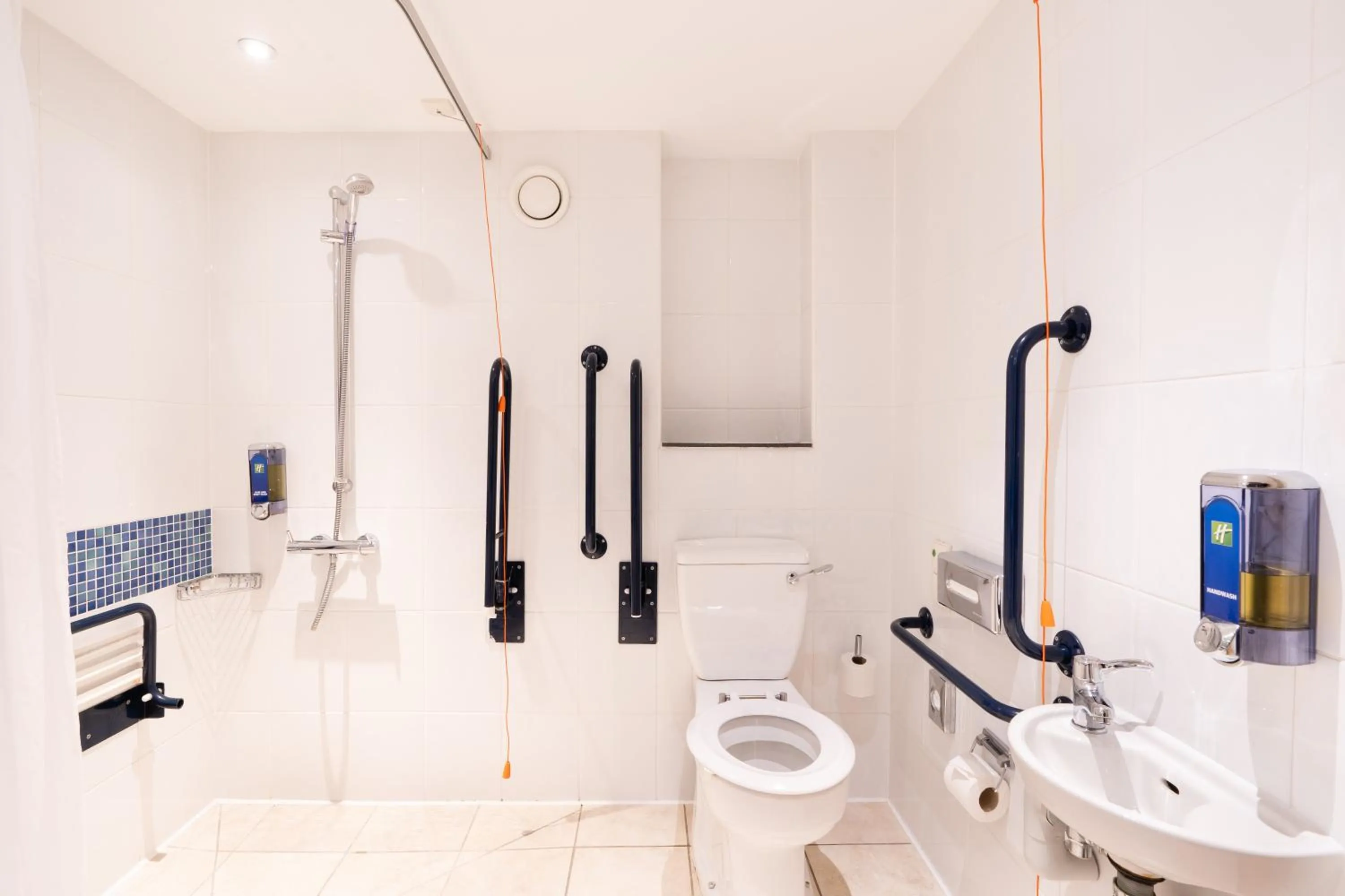 Bathroom in Holiday Inn Express Dundee by IHG