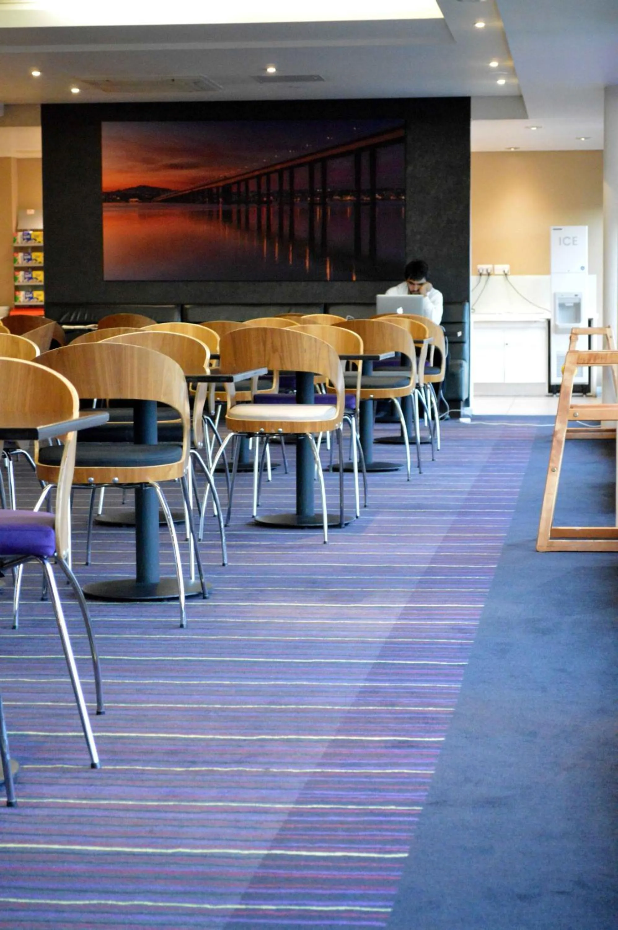 Restaurant/places to eat in Holiday Inn Express Dundee by IHG