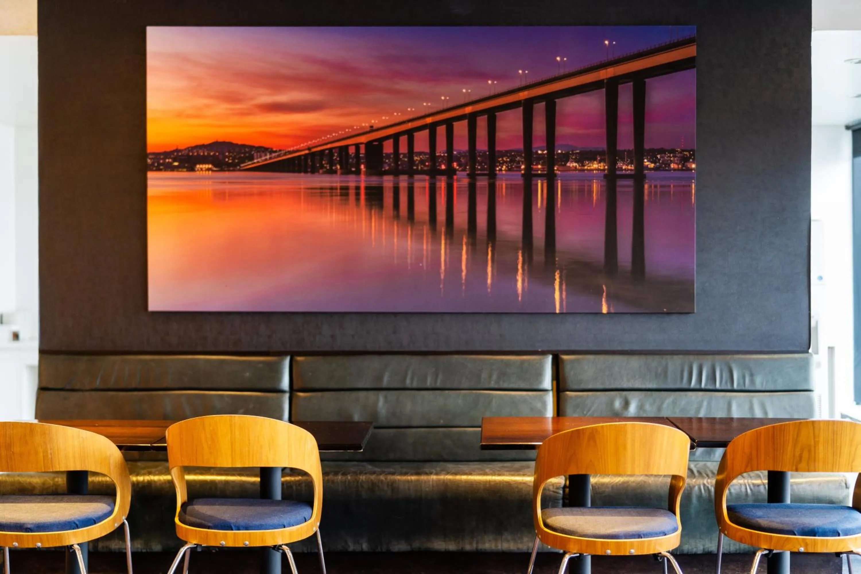 Restaurant/places to eat in Holiday Inn Express Dundee by IHG