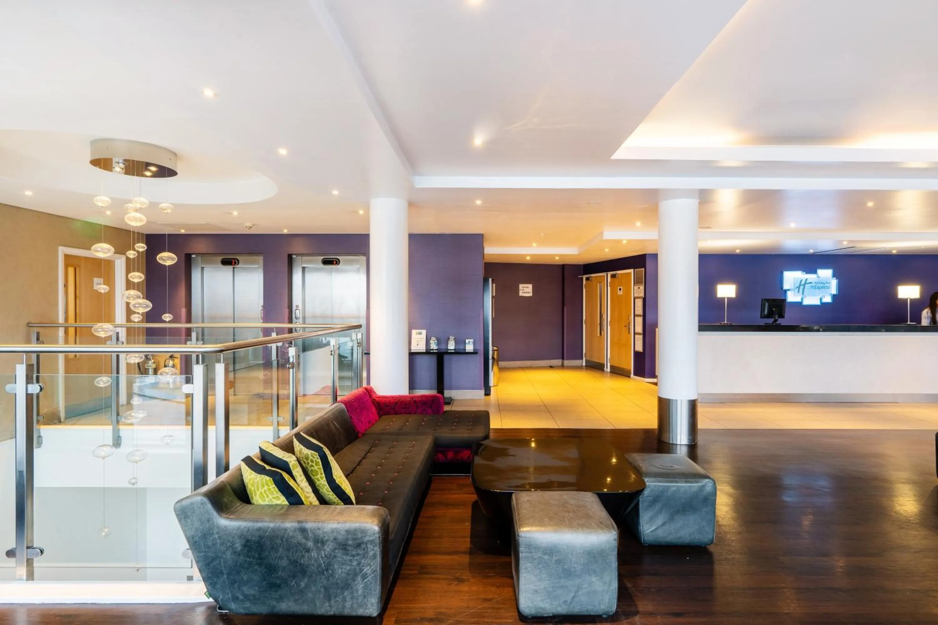 Lobby or reception in Holiday Inn Express Dundee by IHG