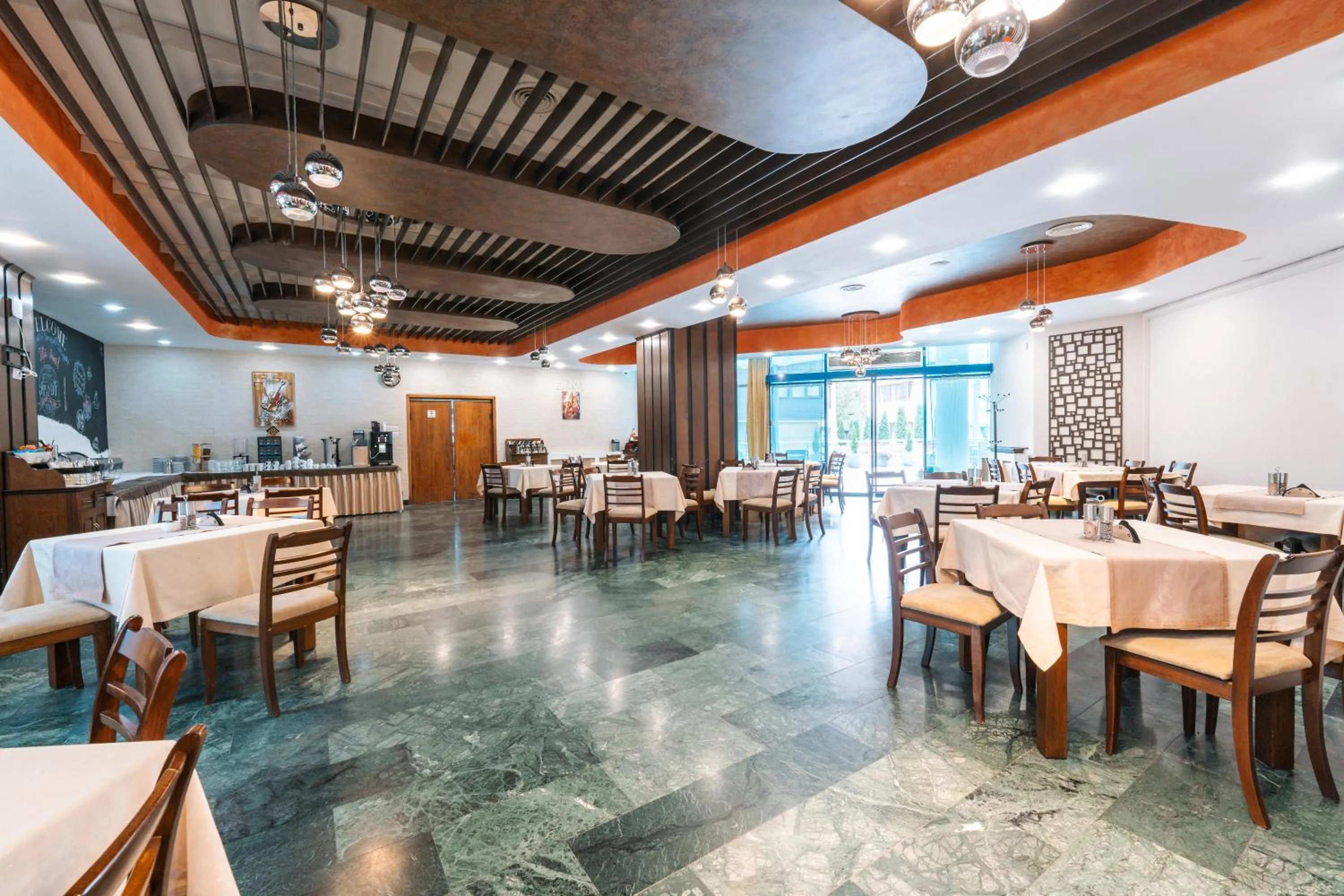 Restaurant/places to eat in Hotel Ski&Sky