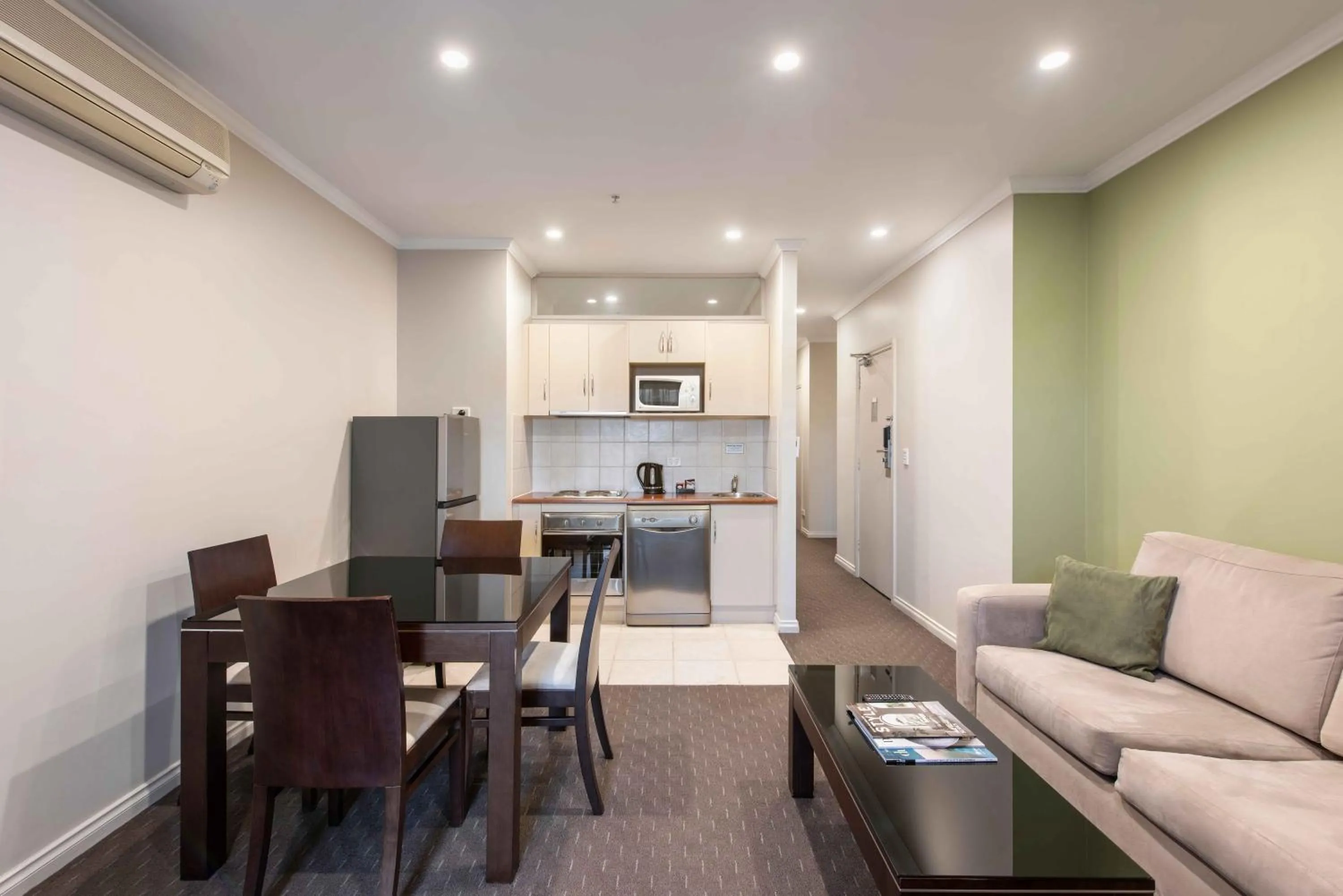 Kitchen or kitchenette in Frome Apartments