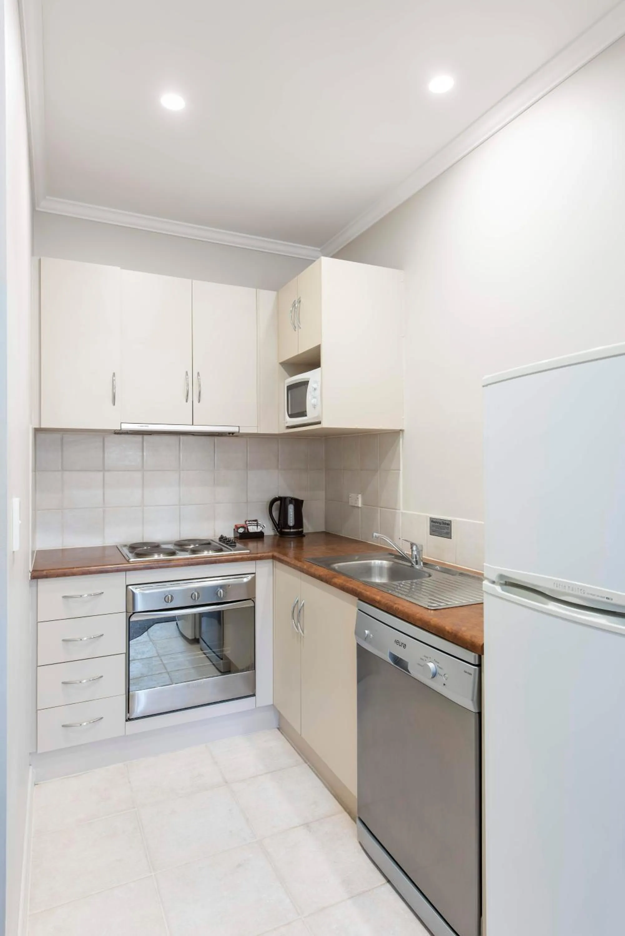 Kitchen or kitchenette in Frome Apartments