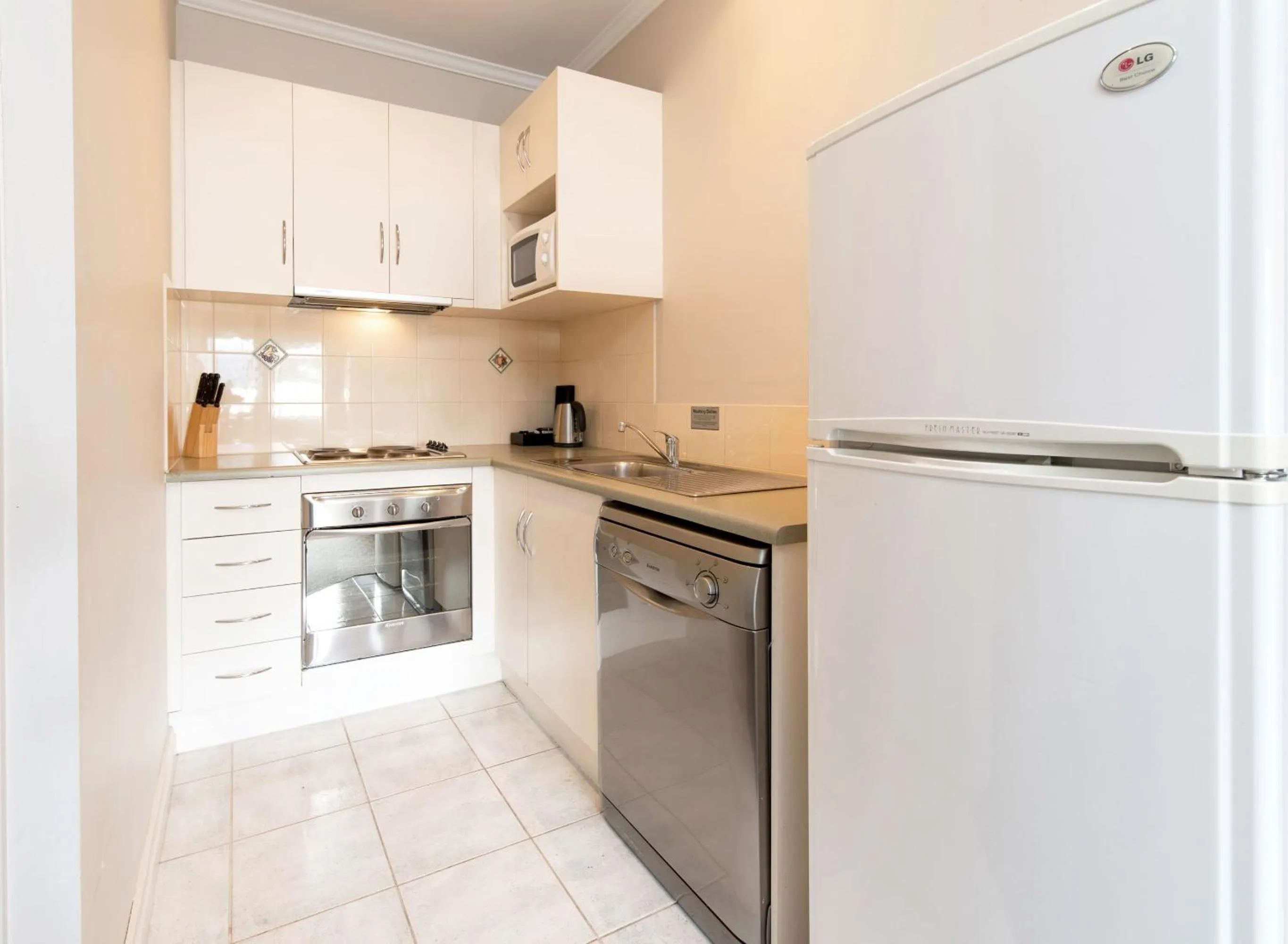 Kitchen or kitchenette in Frome Apartments