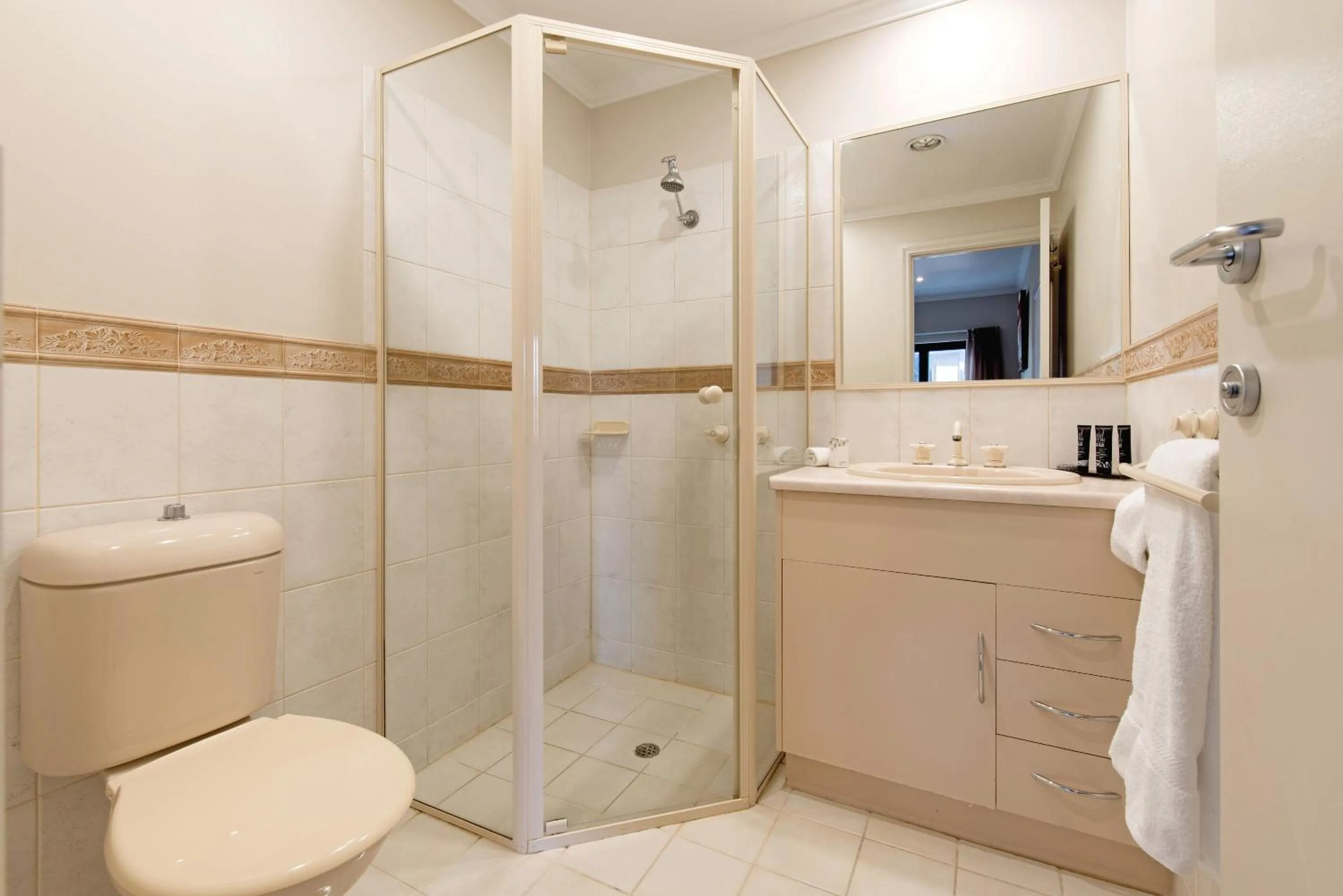 Bathroom in Frome Apartments