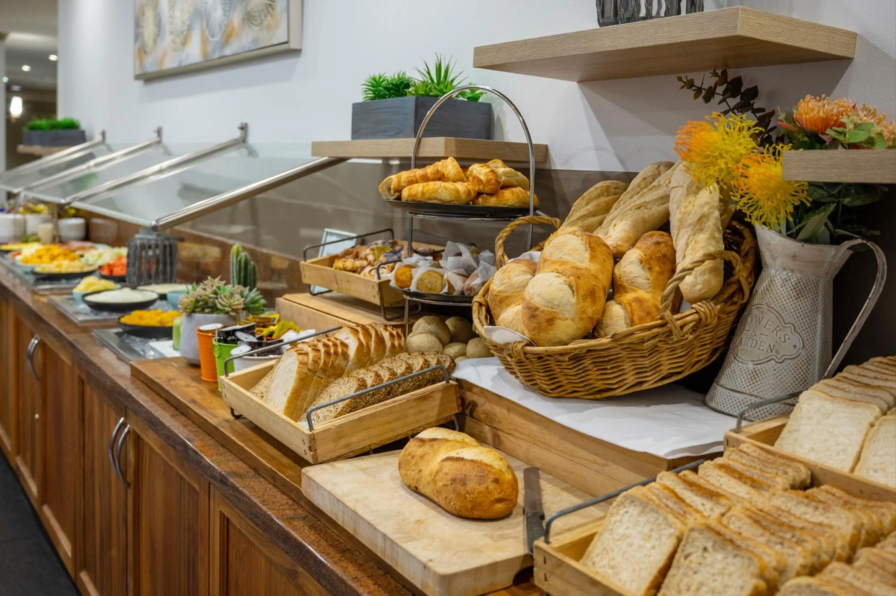 Buffet breakfast in Hotel Grand Chancellor Adelaide