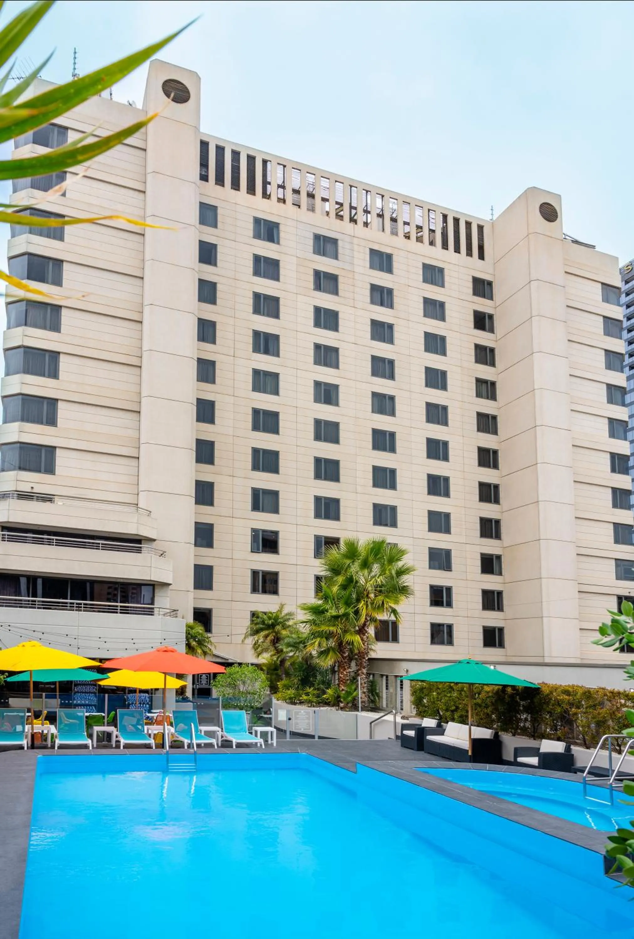 Swimming pool in Hotel Grand Chancellor Adelaide