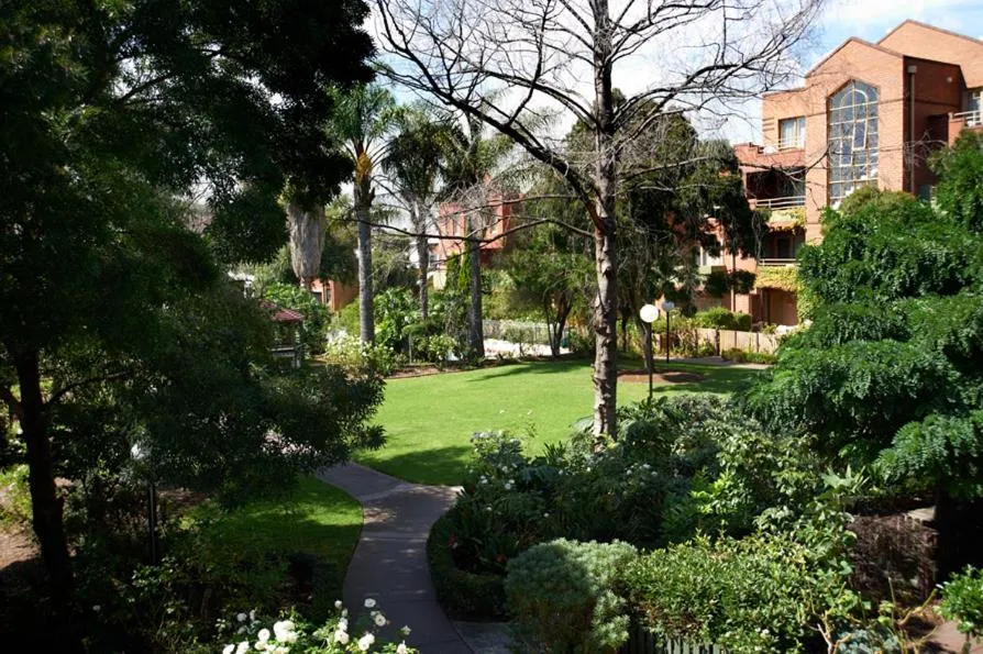 Garden in Comfort Apartments Royal Gardens