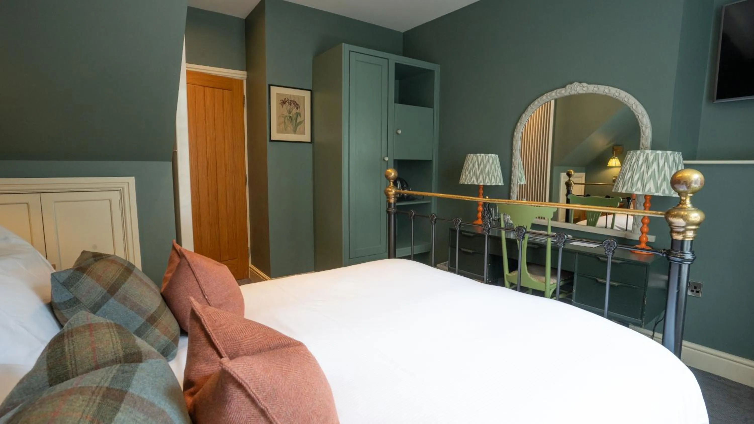 Bedroom, Bed in Plato's