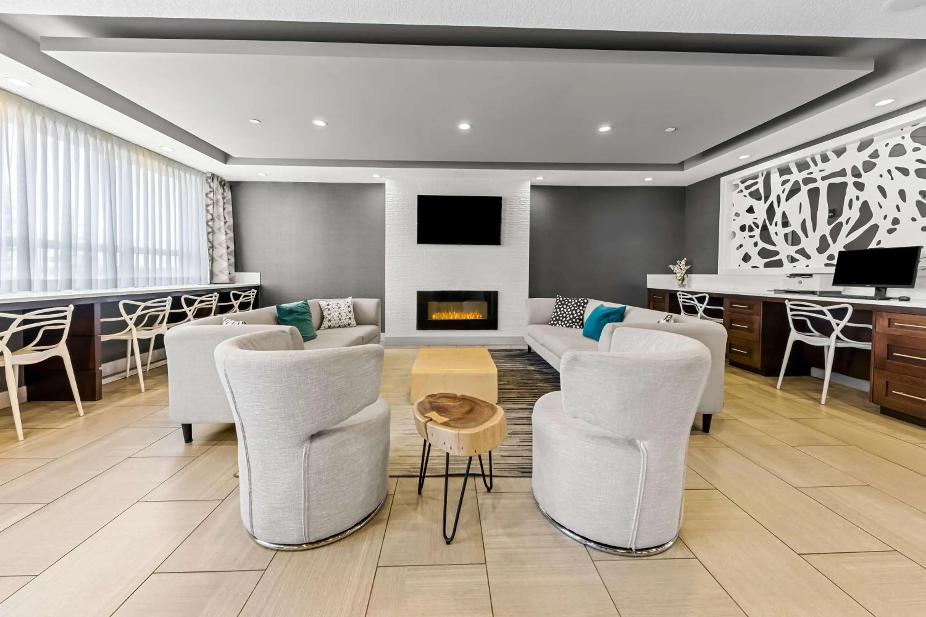 Lobby or reception in Best Western Plus Airdrie Gateway