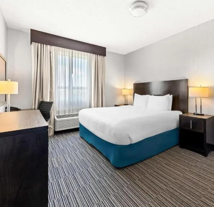 Bed in Best Western Plus Airdrie Gateway