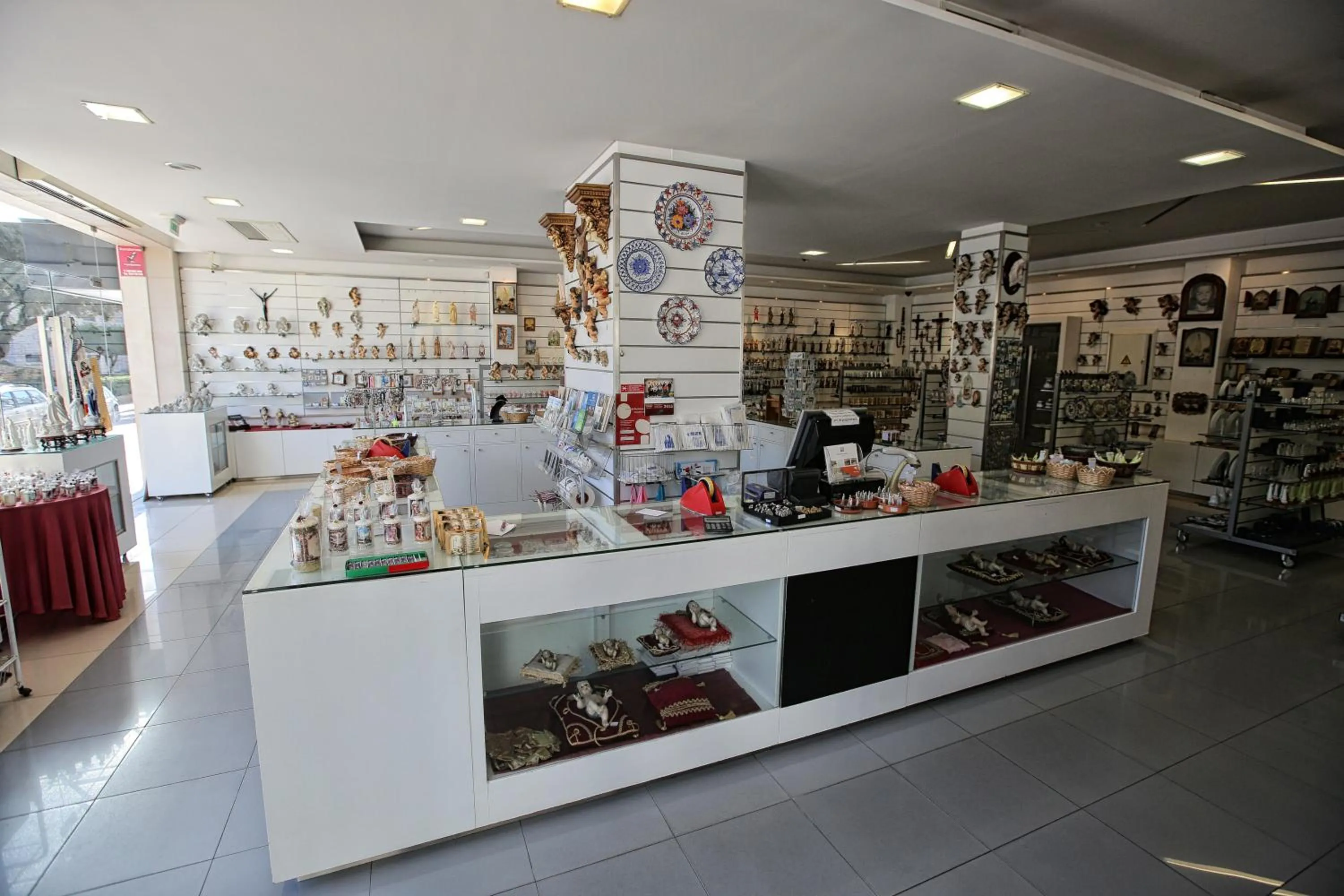 On-site shops in Hotel Recinto