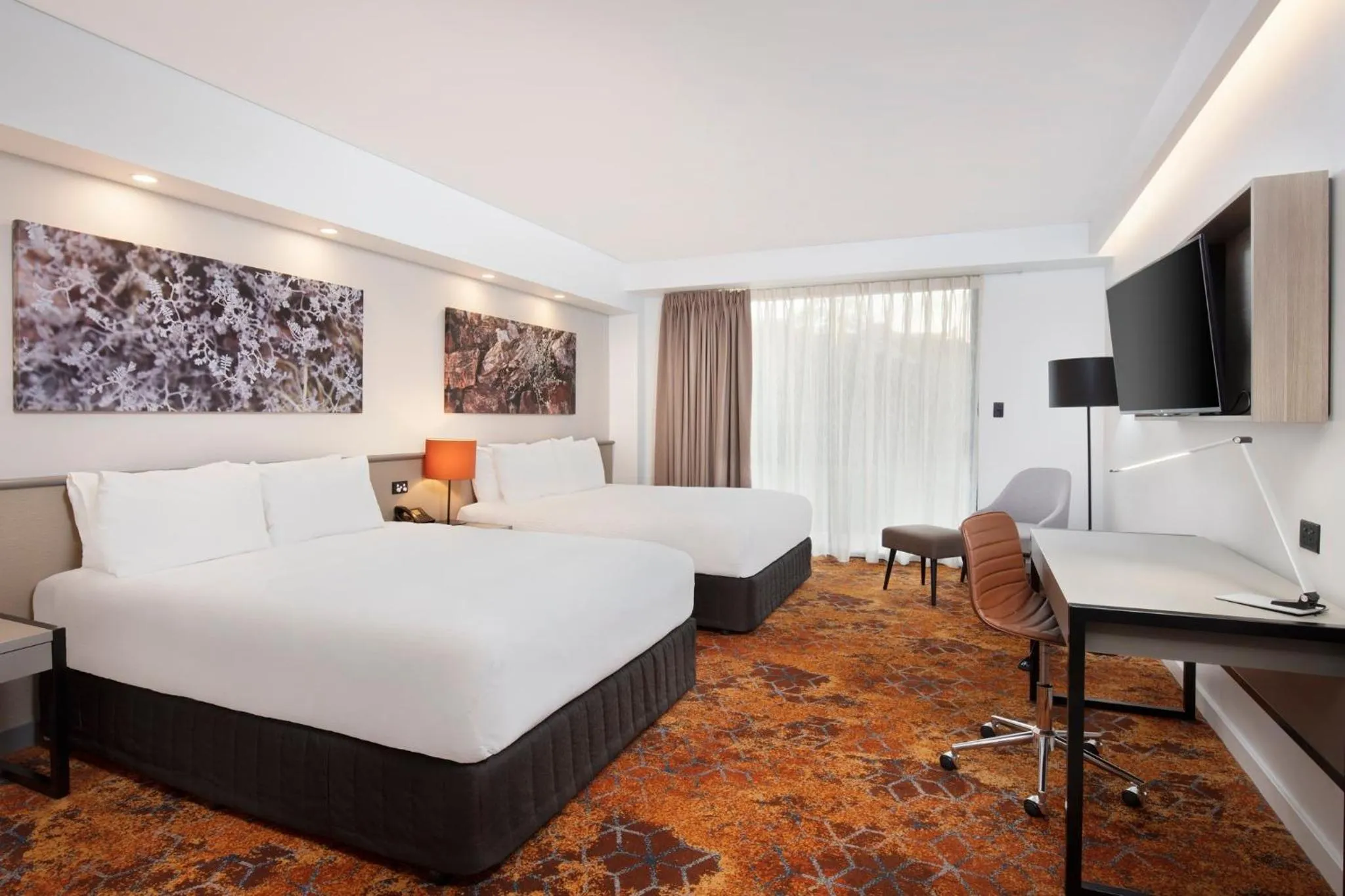Photo of the whole room, Bed in Crowne Plaza Alice Springs Lasseters by IHG