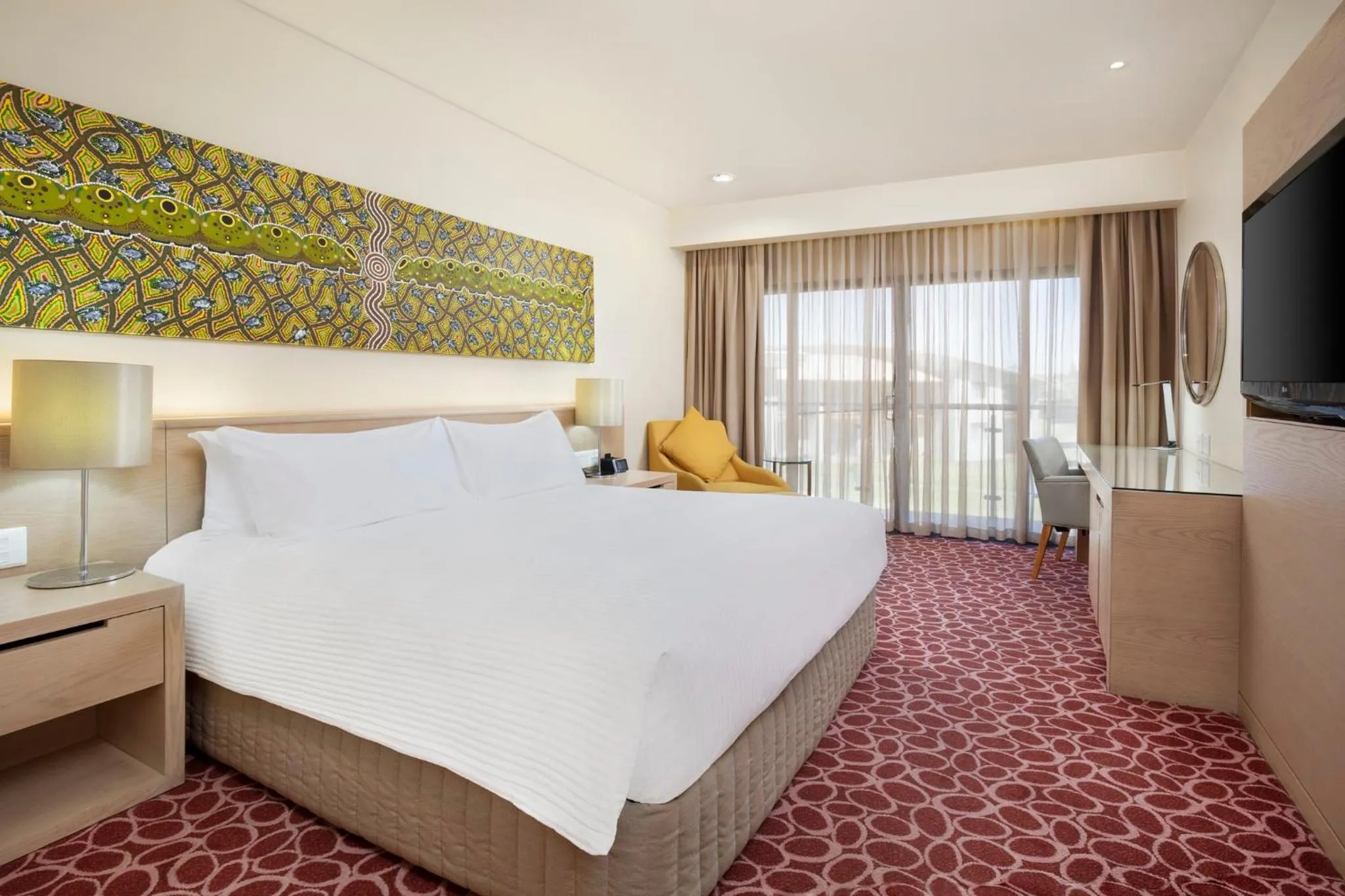 Photo of the whole room, Bed in Crowne Plaza Alice Springs Lasseters by IHG