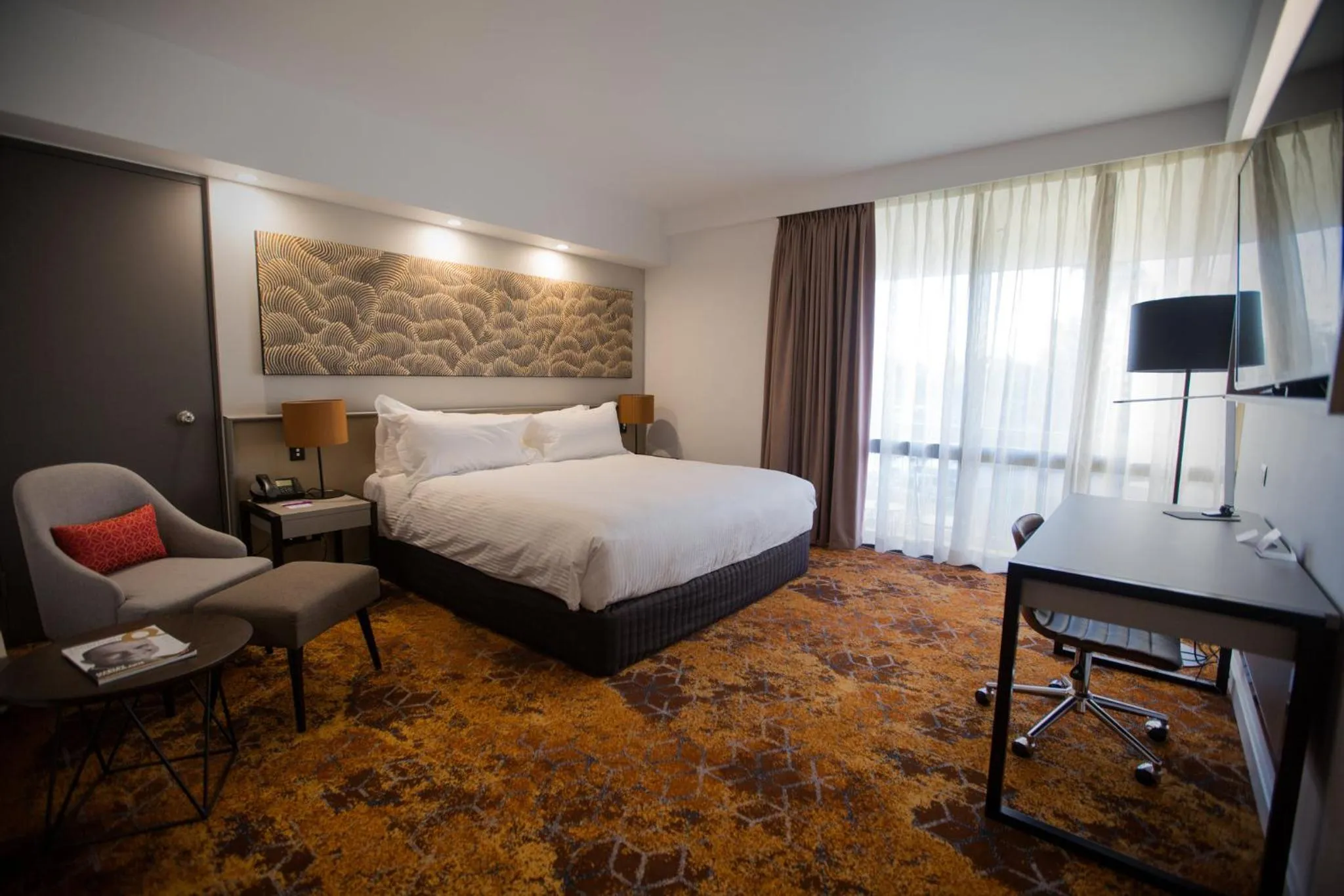 Photo of the whole room, Bed in Crowne Plaza Alice Springs Lasseters by IHG