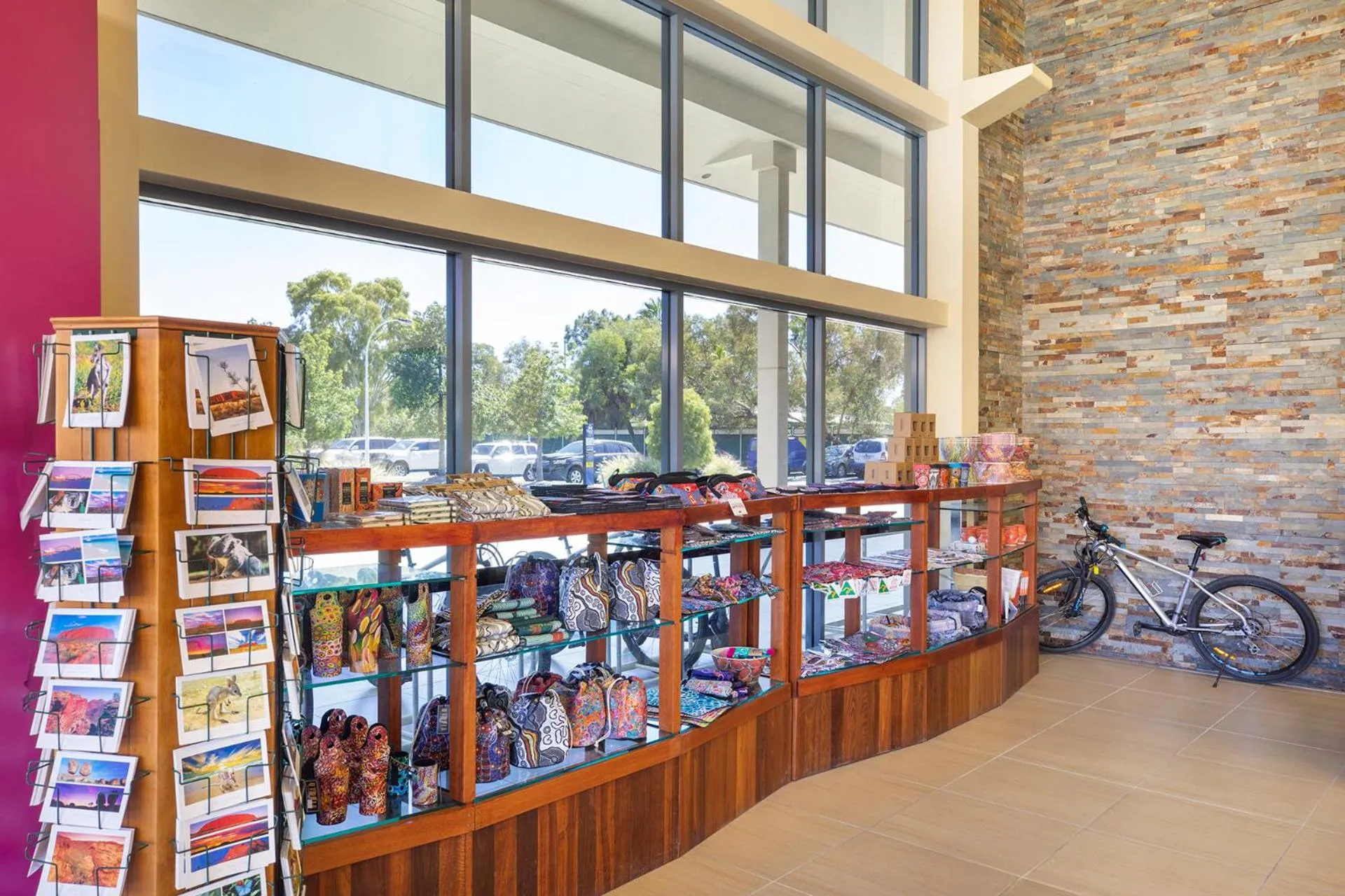 Lobby or reception in Crowne Plaza Alice Springs Lasseters by IHG