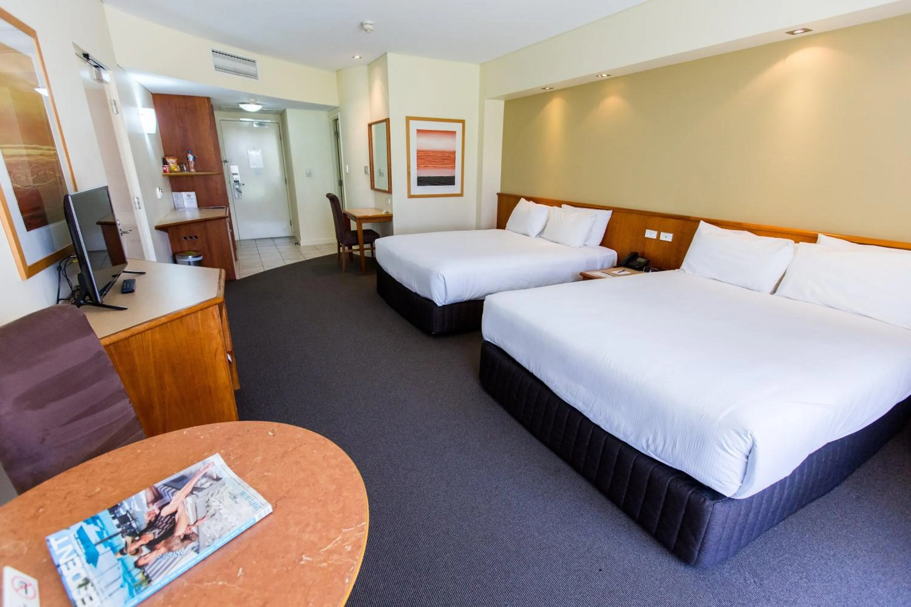 Photo of the whole room, Bed in Crowne Plaza Alice Springs Lasseters by IHG