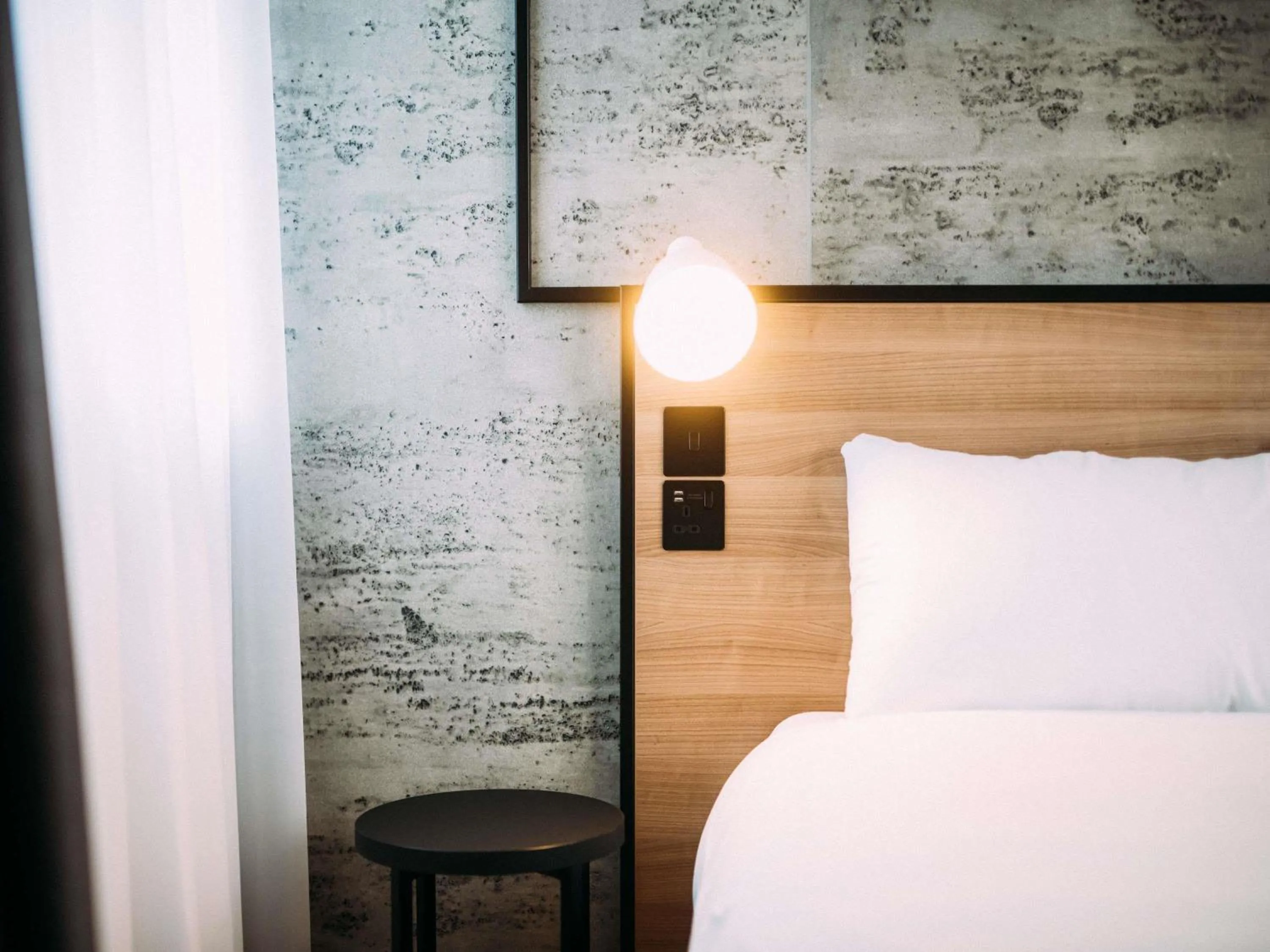 Bedroom, Bed in ibis Belfast City Centre