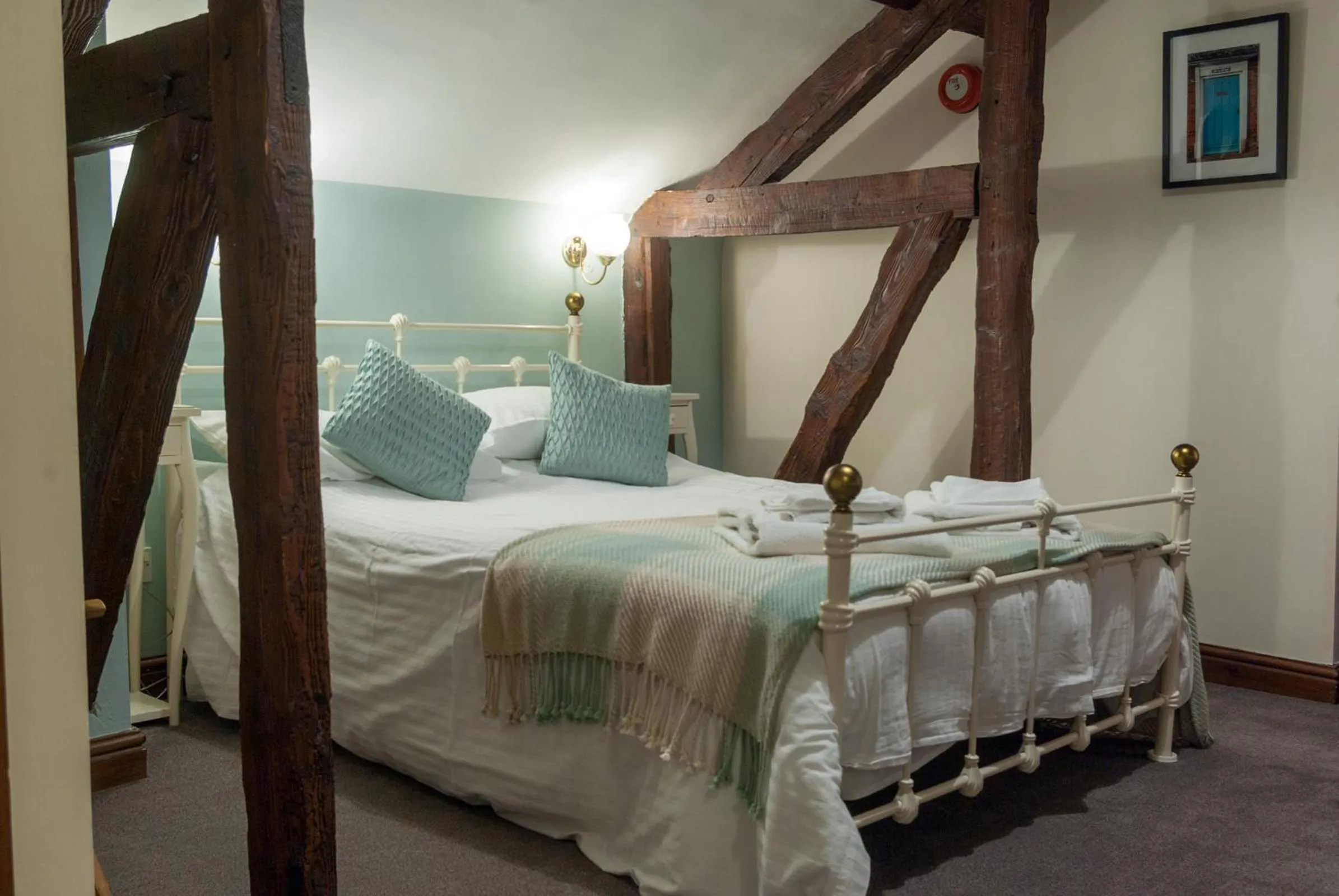 Photo of the whole room, Bed in The Dragon Hotel