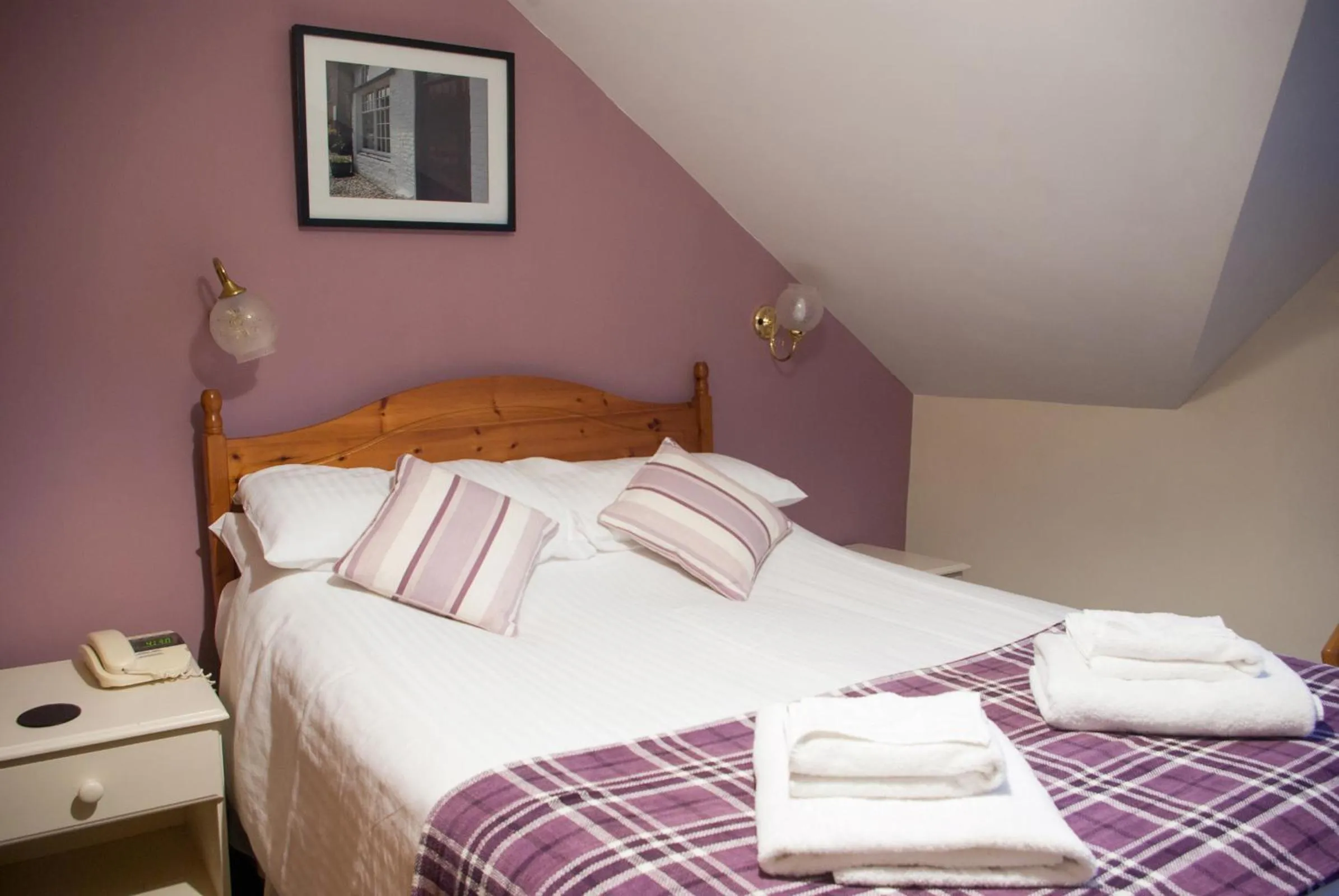 Photo of the whole room, Bed in The Dragon Hotel