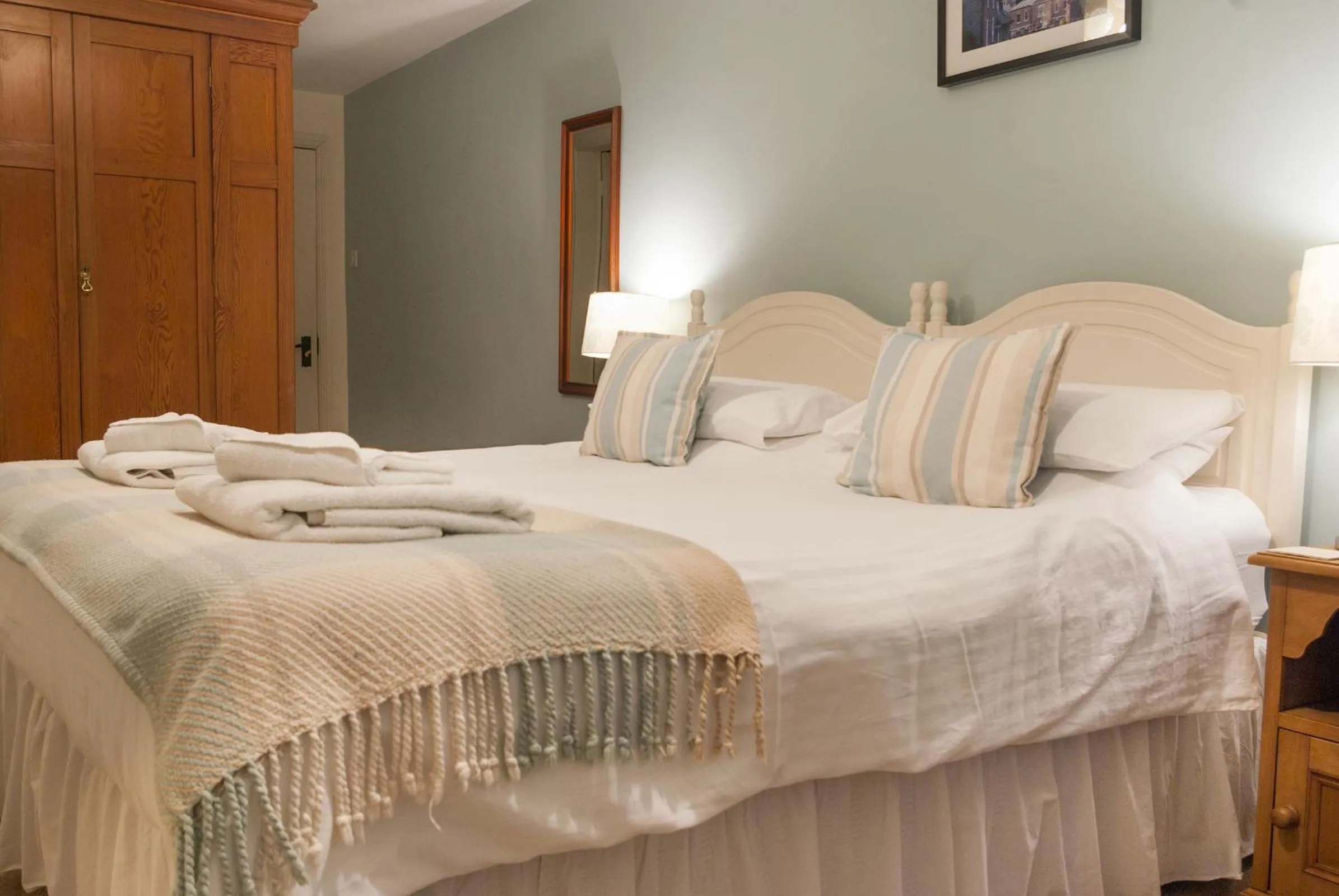 Photo of the whole room, Bed in The Dragon Hotel