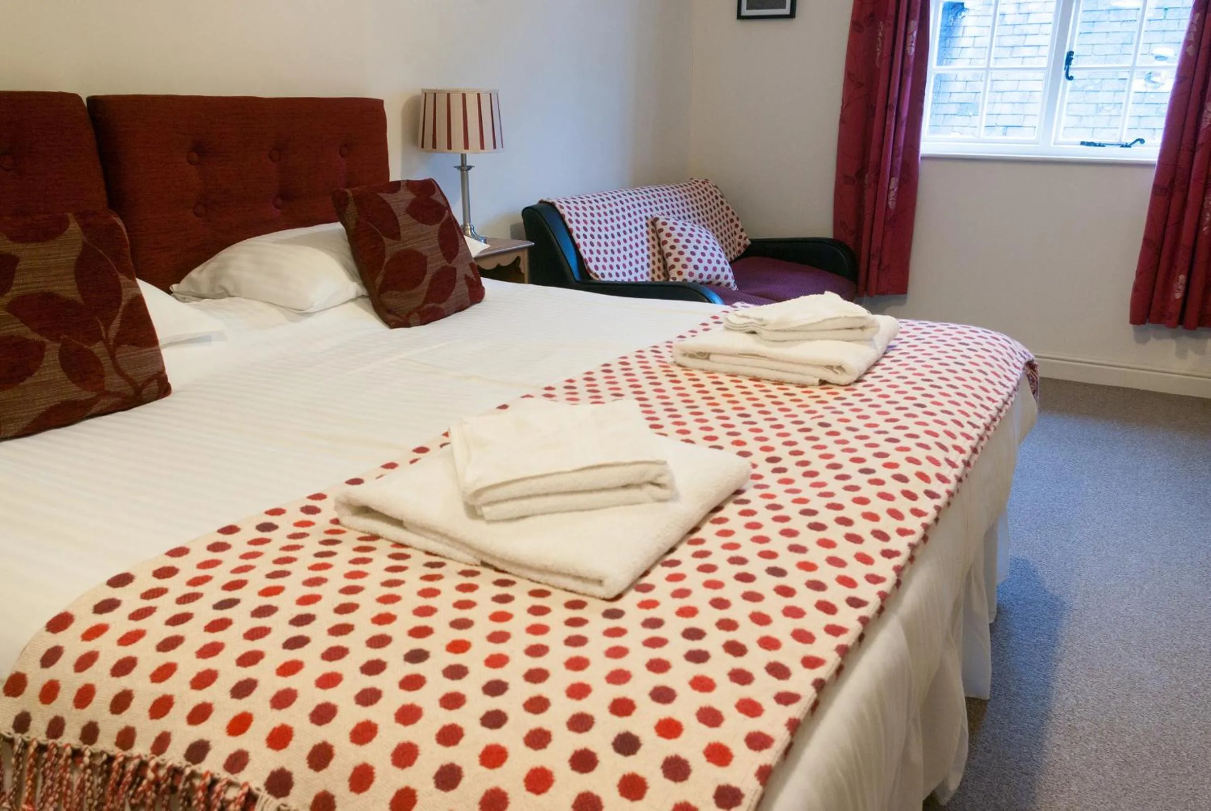 Photo of the whole room, Bed in The Dragon Hotel