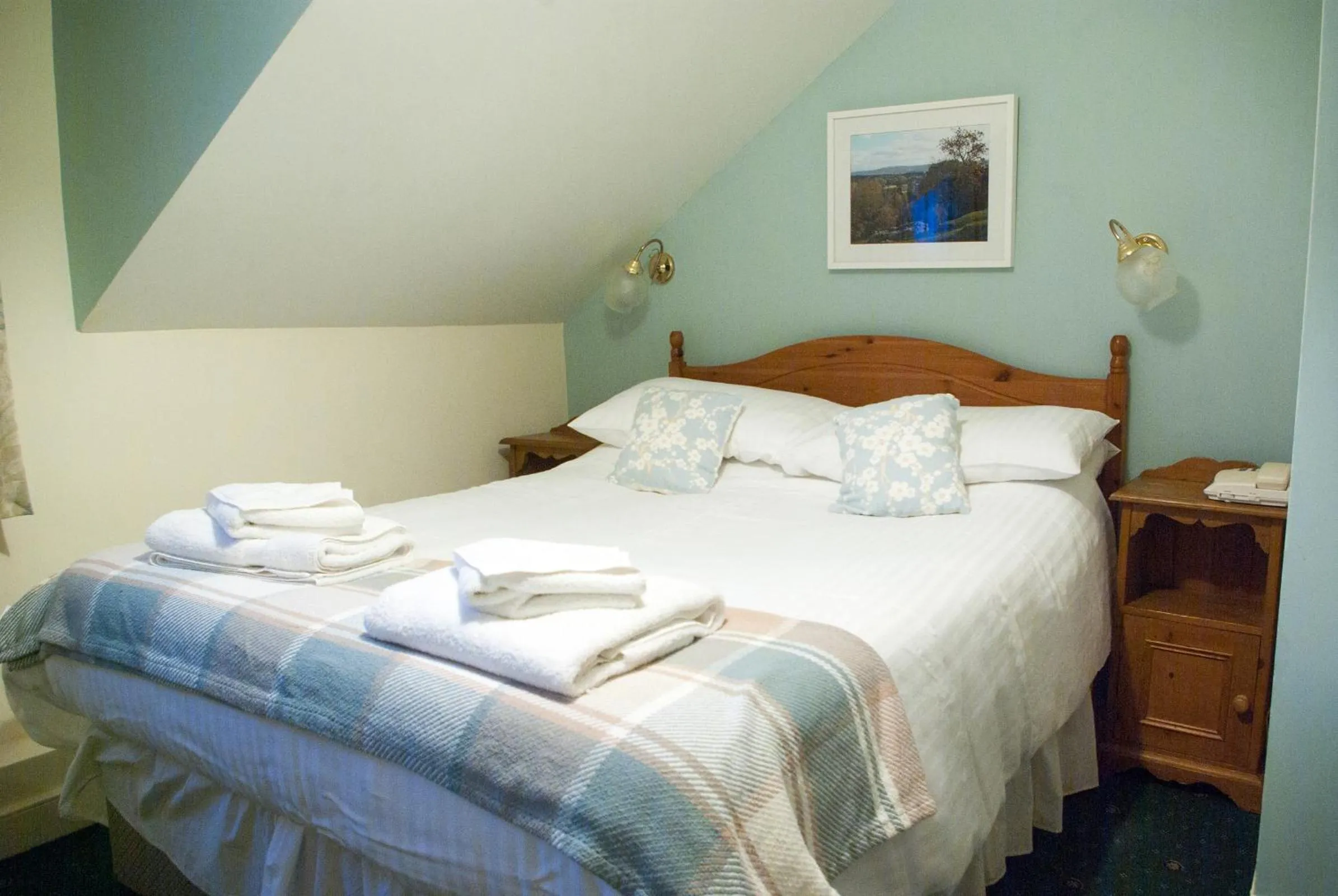 Photo of the whole room, Bed in The Dragon Hotel