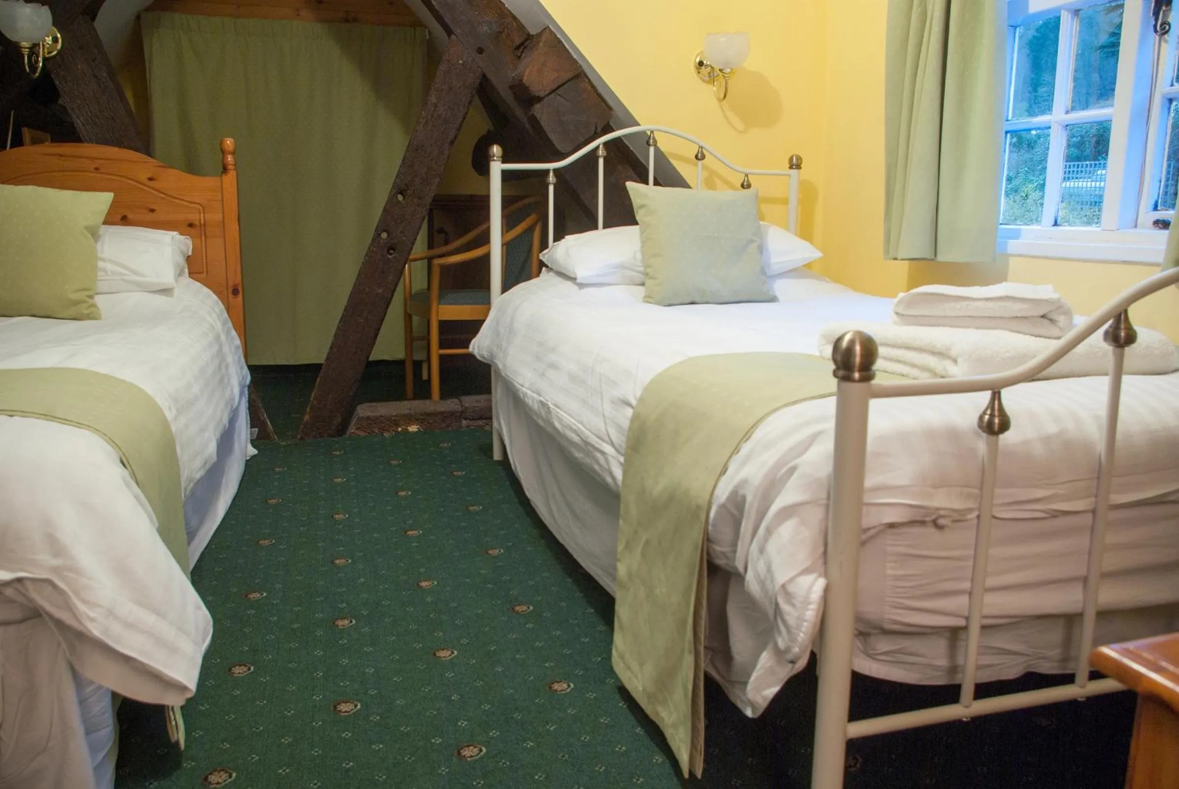 Photo of the whole room, Bed in The Dragon Hotel