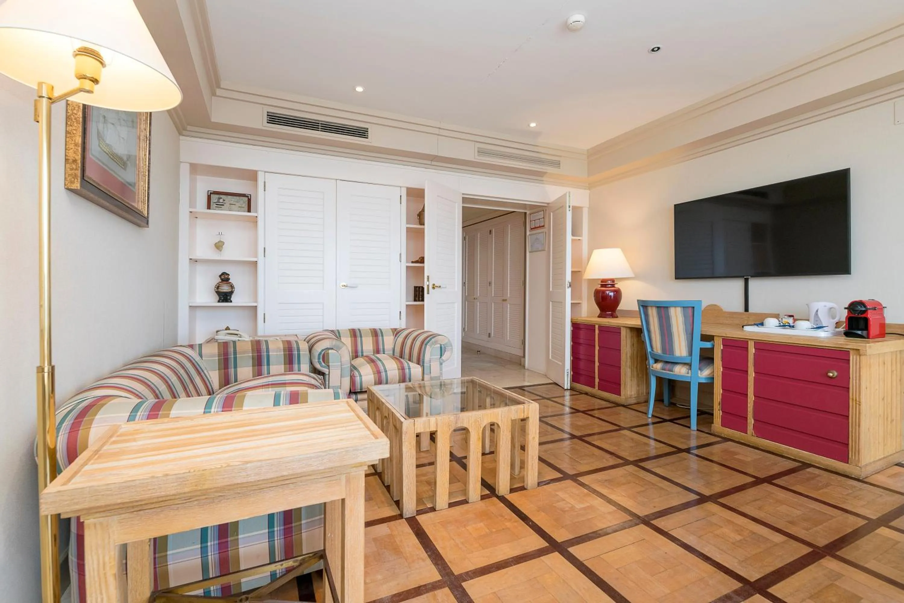Seating area in Hotel Playa Victoria