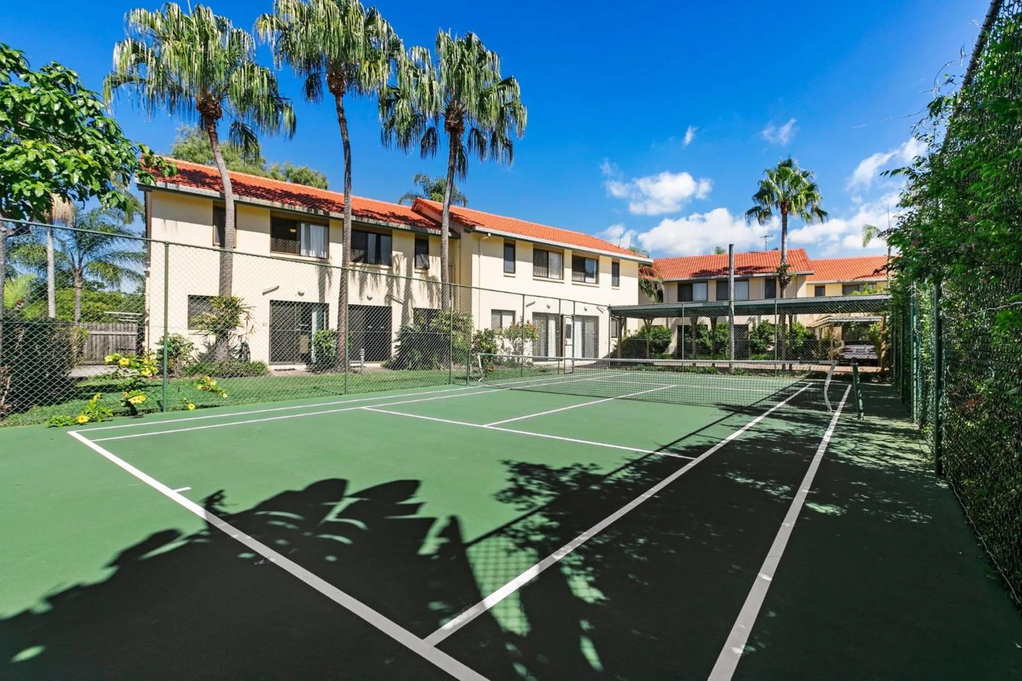 Tennis court in Wolngarin Holiday Resort Noosa