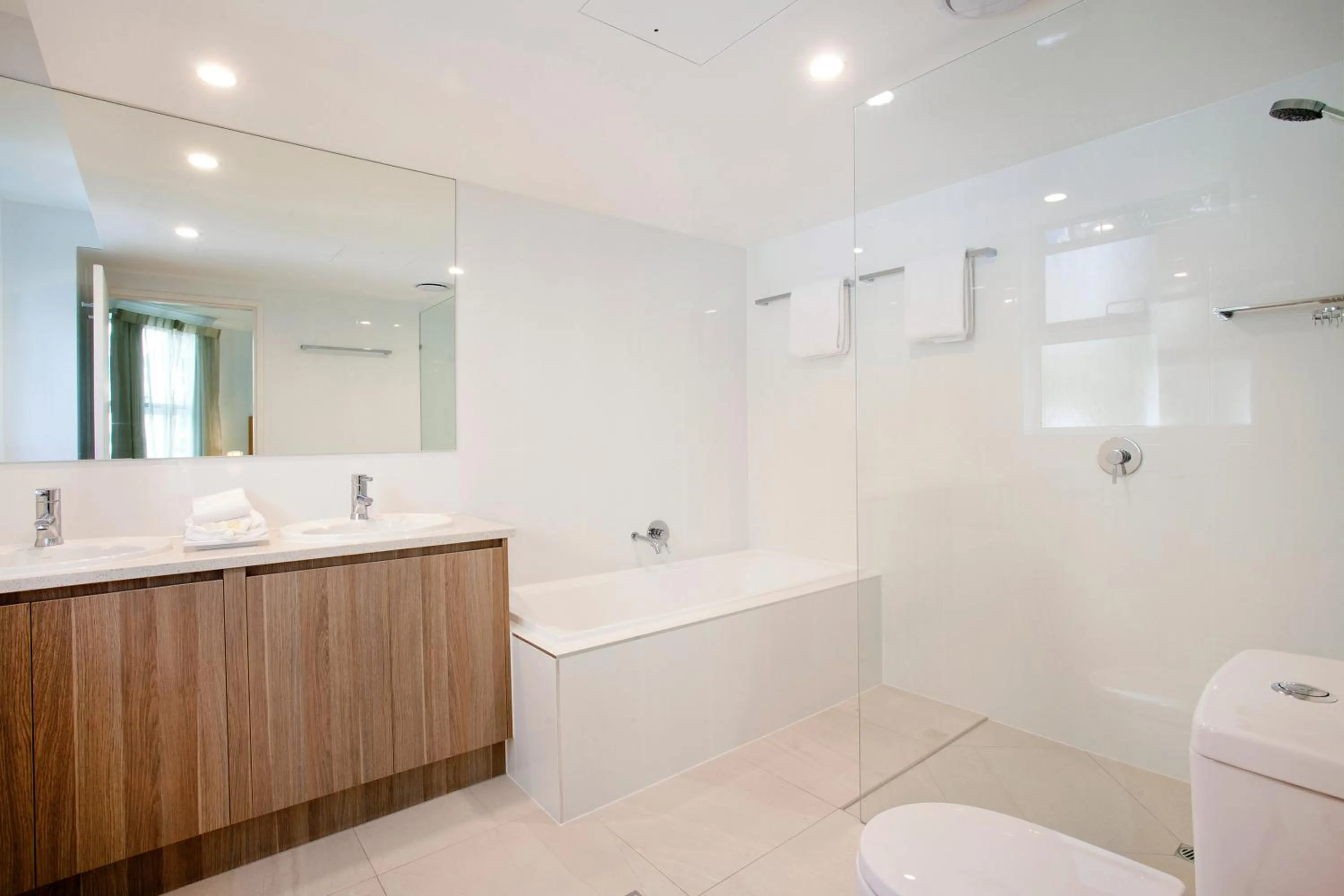 Shower in Emerald Noosa