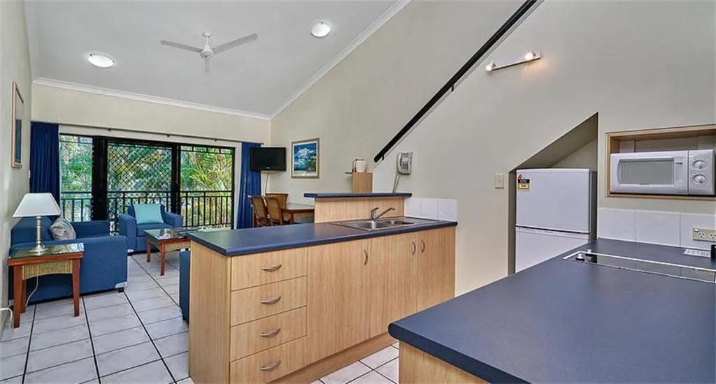 Kitchen or kitchenette in Trinity Beach Club Holiday Apartments