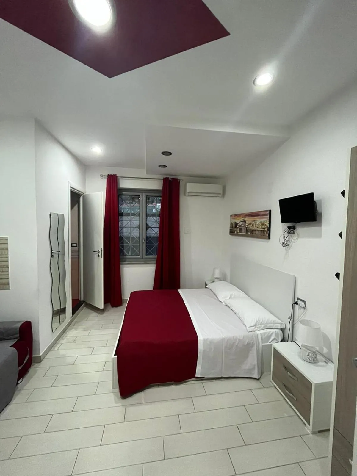 Photo of the whole room, Bed in Family Room