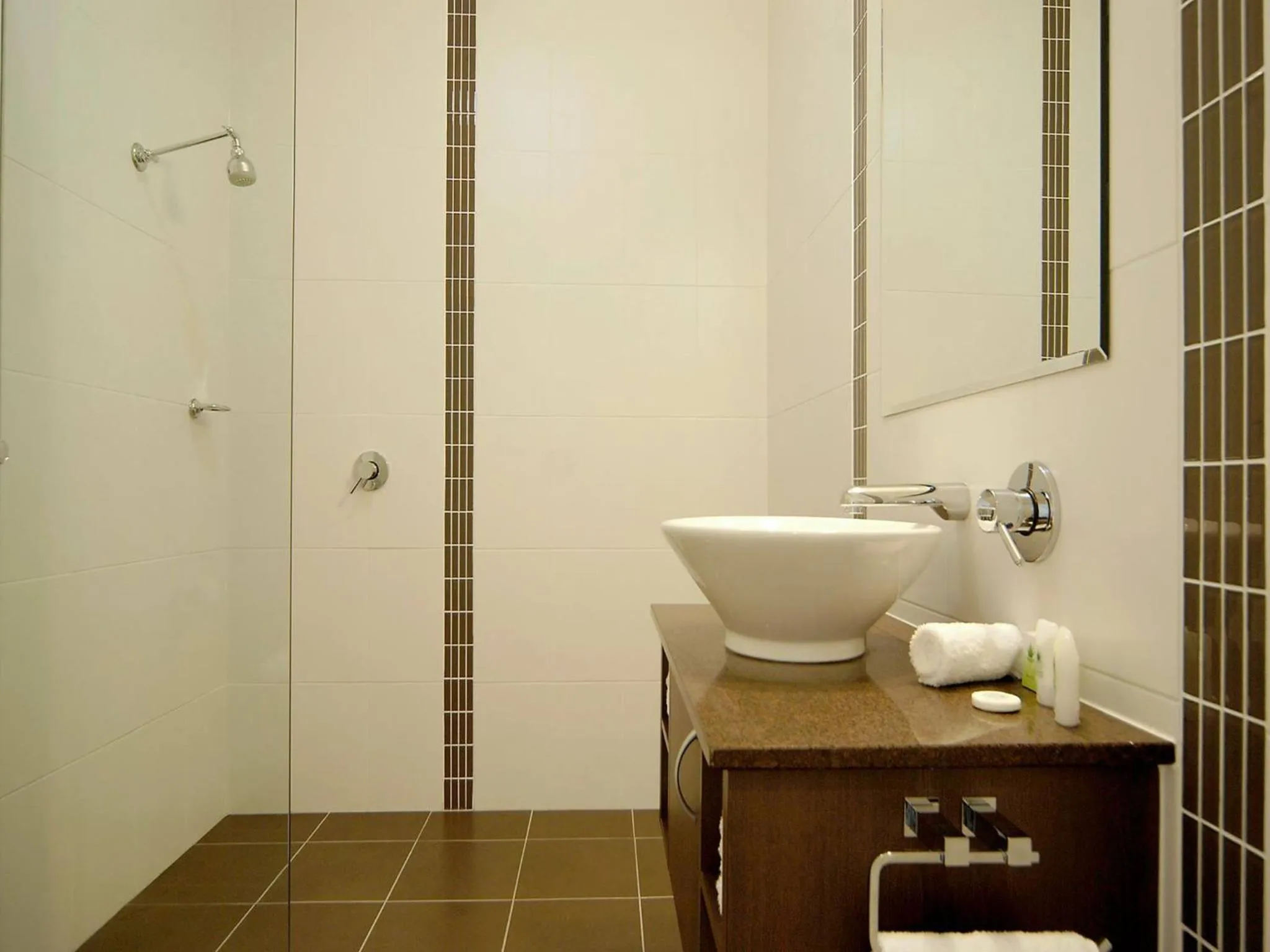 Bathroom in Mornington Hotel