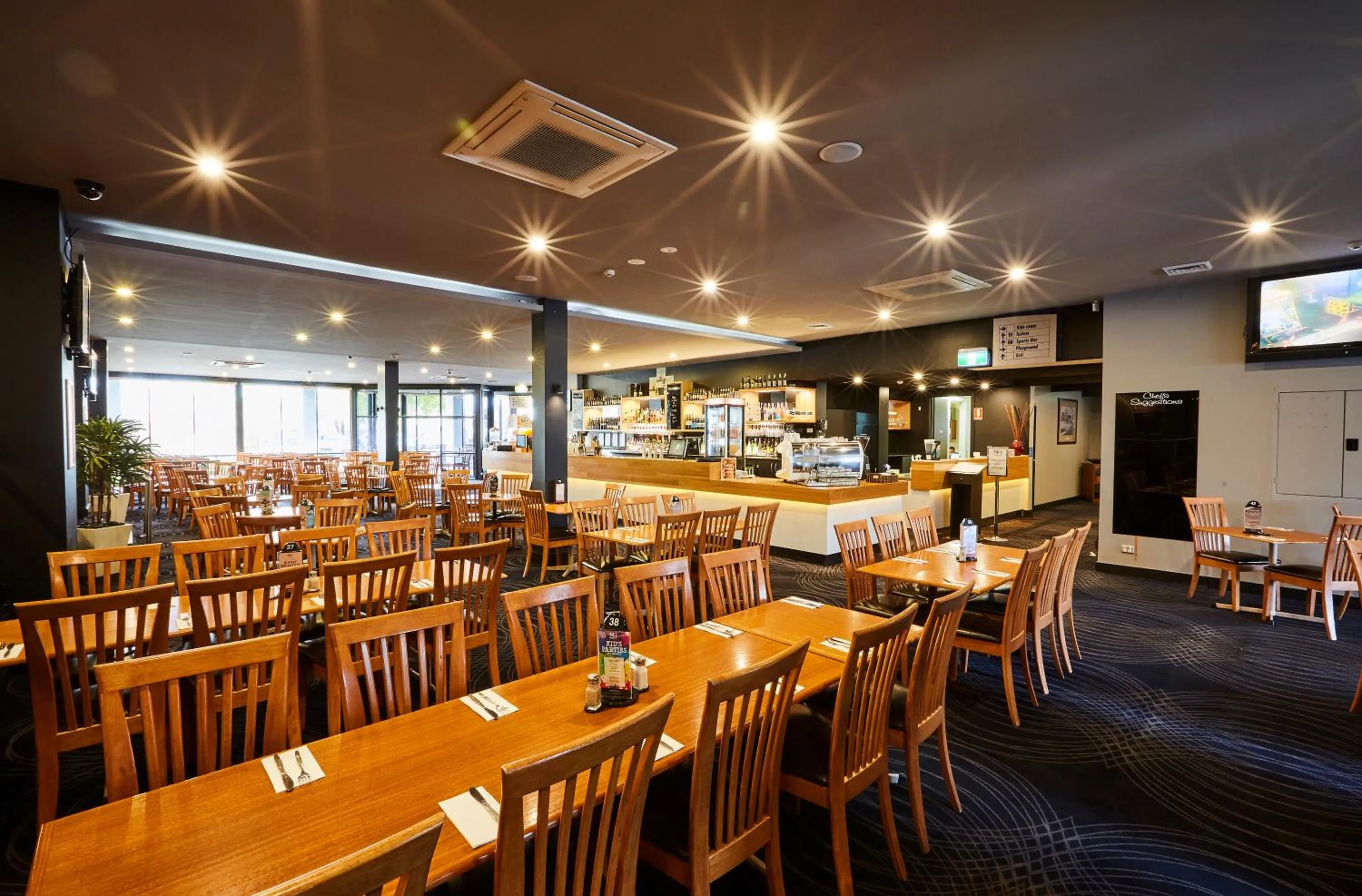 Restaurant/places to eat in Mornington Hotel