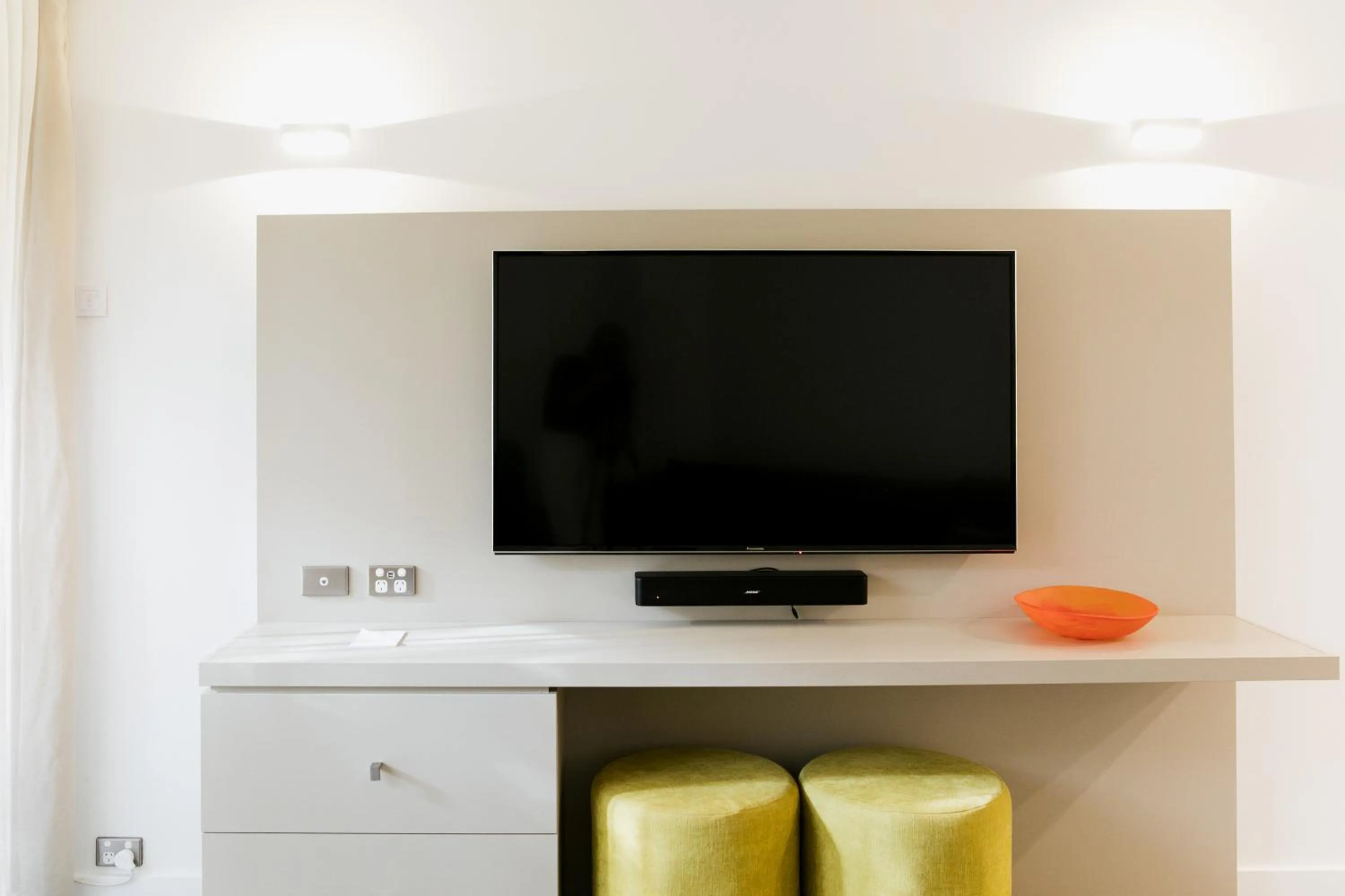 TV and multimedia in Netanya Noosa Beachfront Resort